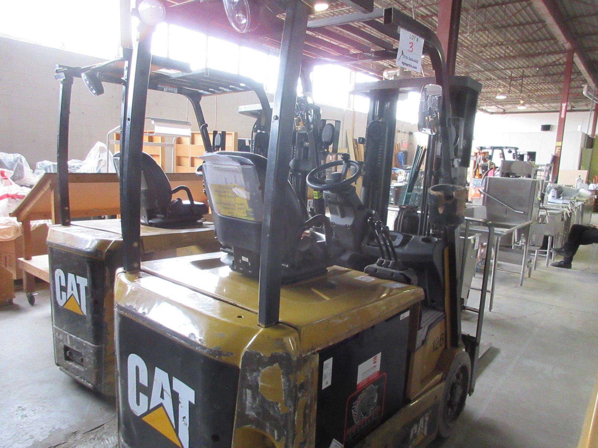 CATERPILLAR electric forklift Mod: EC25N2, 3 sections, 4450 LB capacity, 48V c/w charger 48V, DC128, - Image 7 of 9