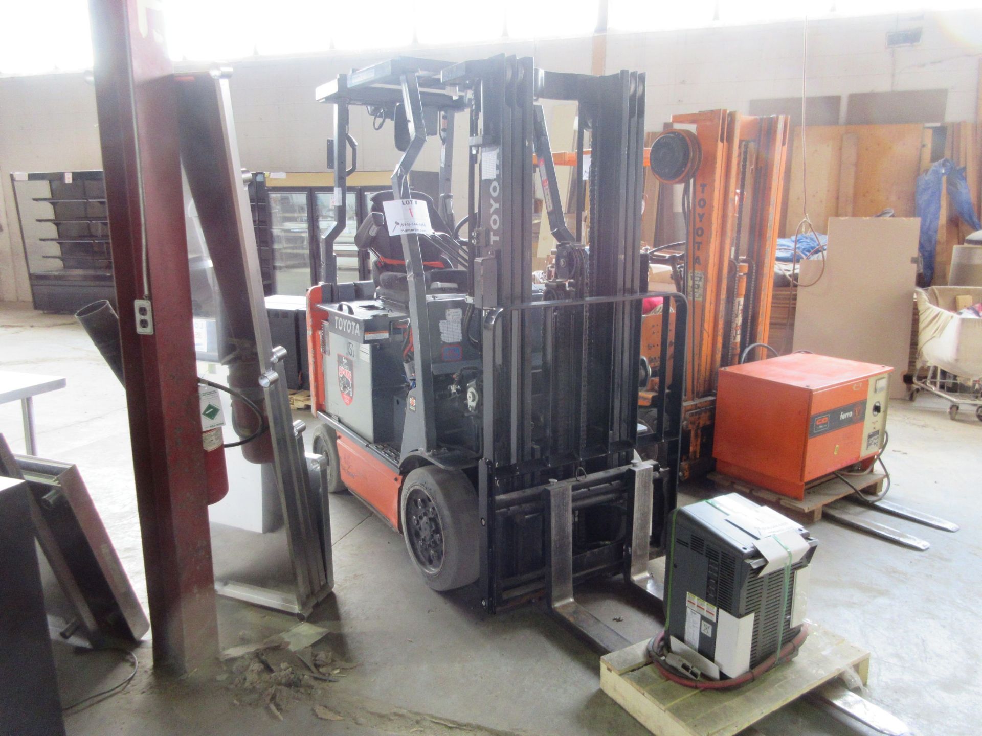 TOYOTA electric forklift Mod: 8FBCV25, 3 sections, 4400 LB capacity, 48V c/w opportunity charger, - Image 3 of 11