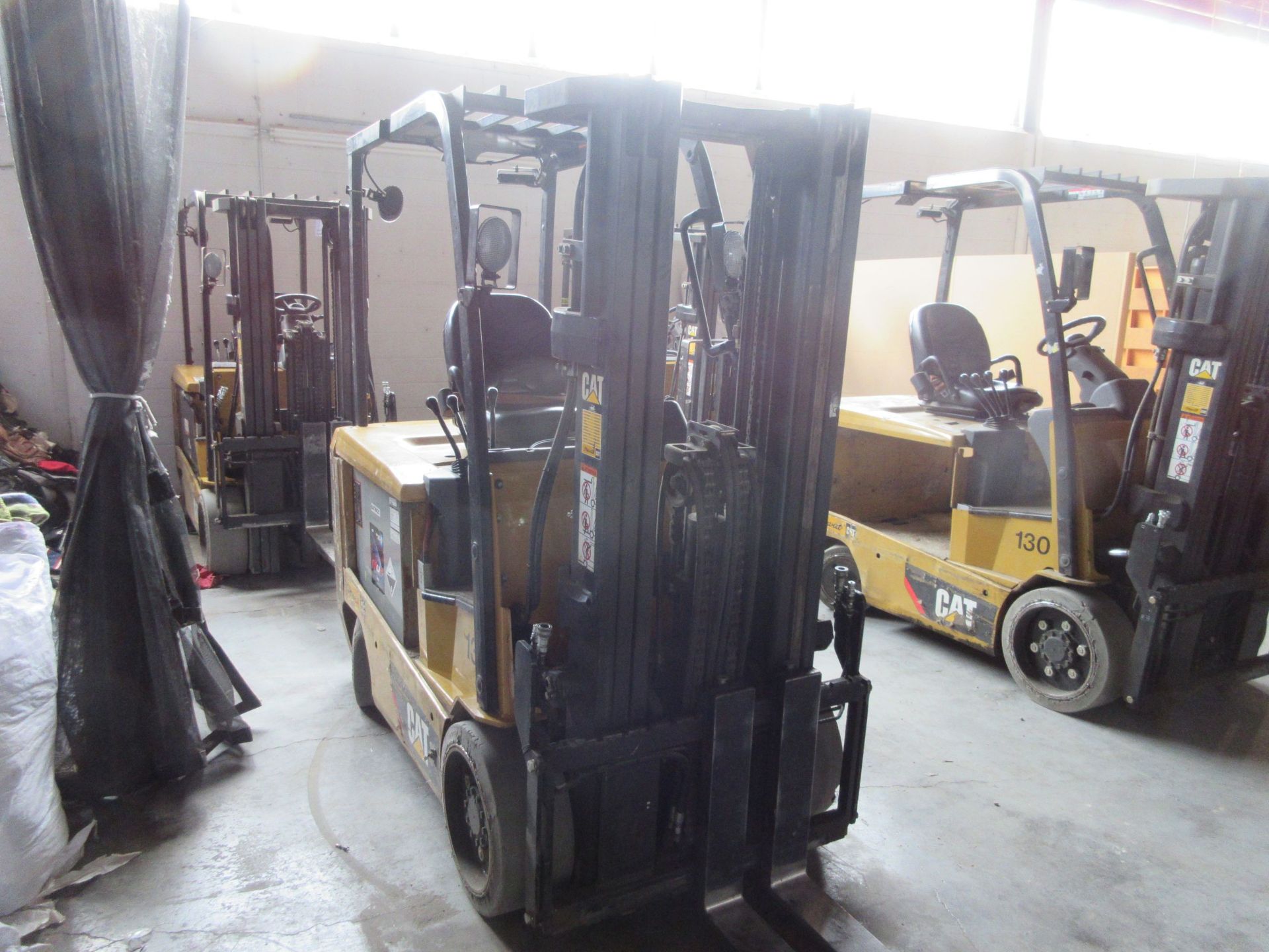 CATERPILLAR electric forklift Mod: EC30N2, 3 sections, 6000 LB capacity, 48V c/w charger 48V, DC128, - Image 3 of 9