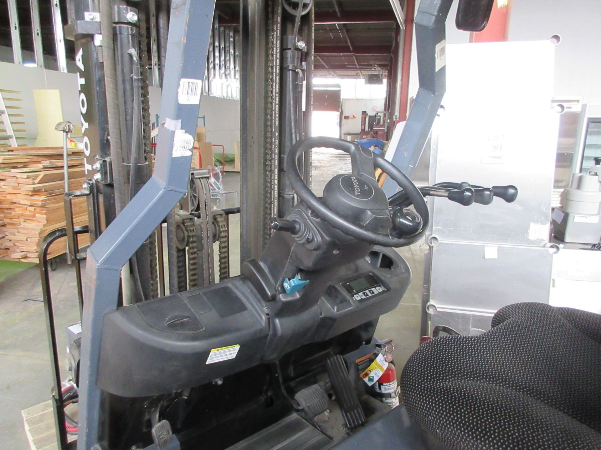 TOYOTA electric forklift Mod: 8FBCV25, 3 sections, 4400 LB capacity, 48V c/w opportunity charger, - Image 6 of 11