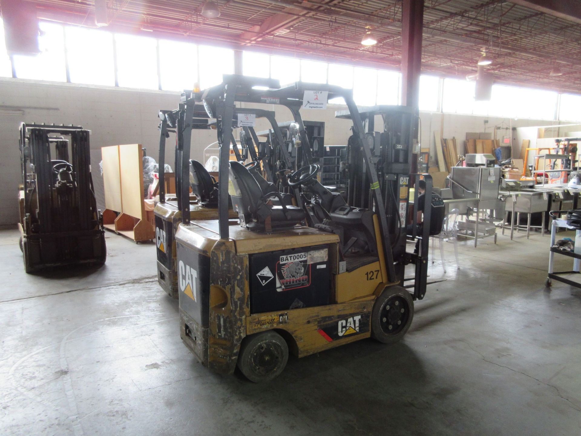 CATERPILLAR electric forklift Mod: EC25N2, 3 sections, 3550 LB capacity, 48V c/w charger 48V, DC128, - Image 2 of 10