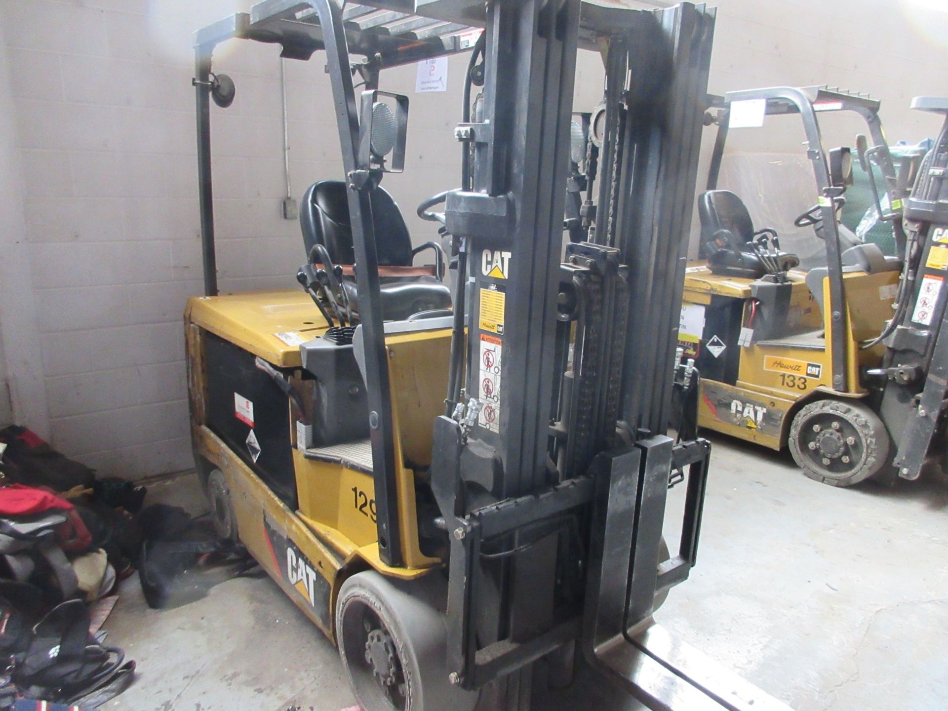 CATERPILLAR electric forklift Mod: EC30N2, 3 sections, 6000 LB capacity, 48V c/w charger 48V, DC128, - Image 3 of 8