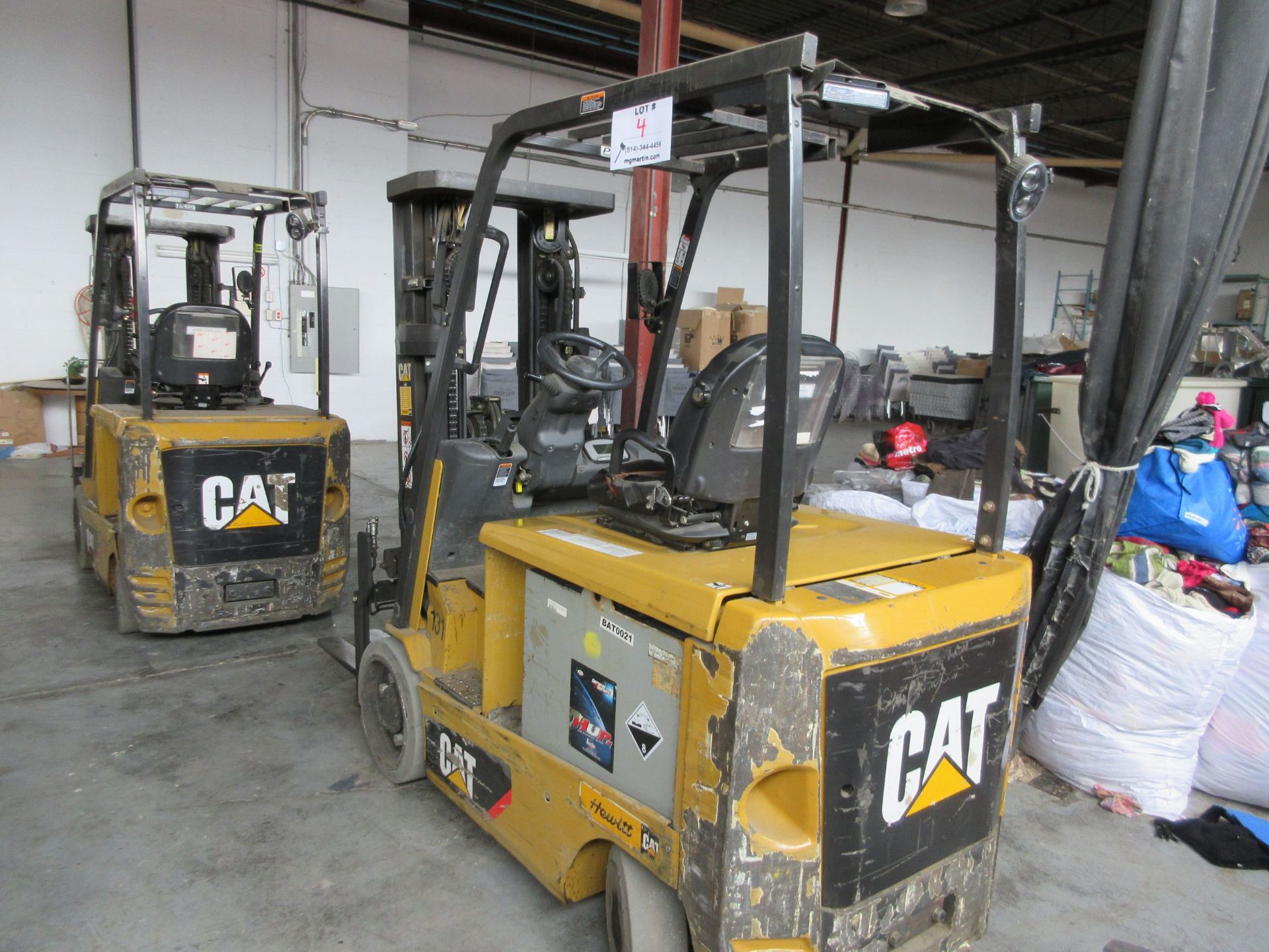 CATERPILLAR electric forklift Mod: EC30N2, 3 sections, 6000 LB capacity, 48V c/w charger 48V, DC128, - Image 2 of 9