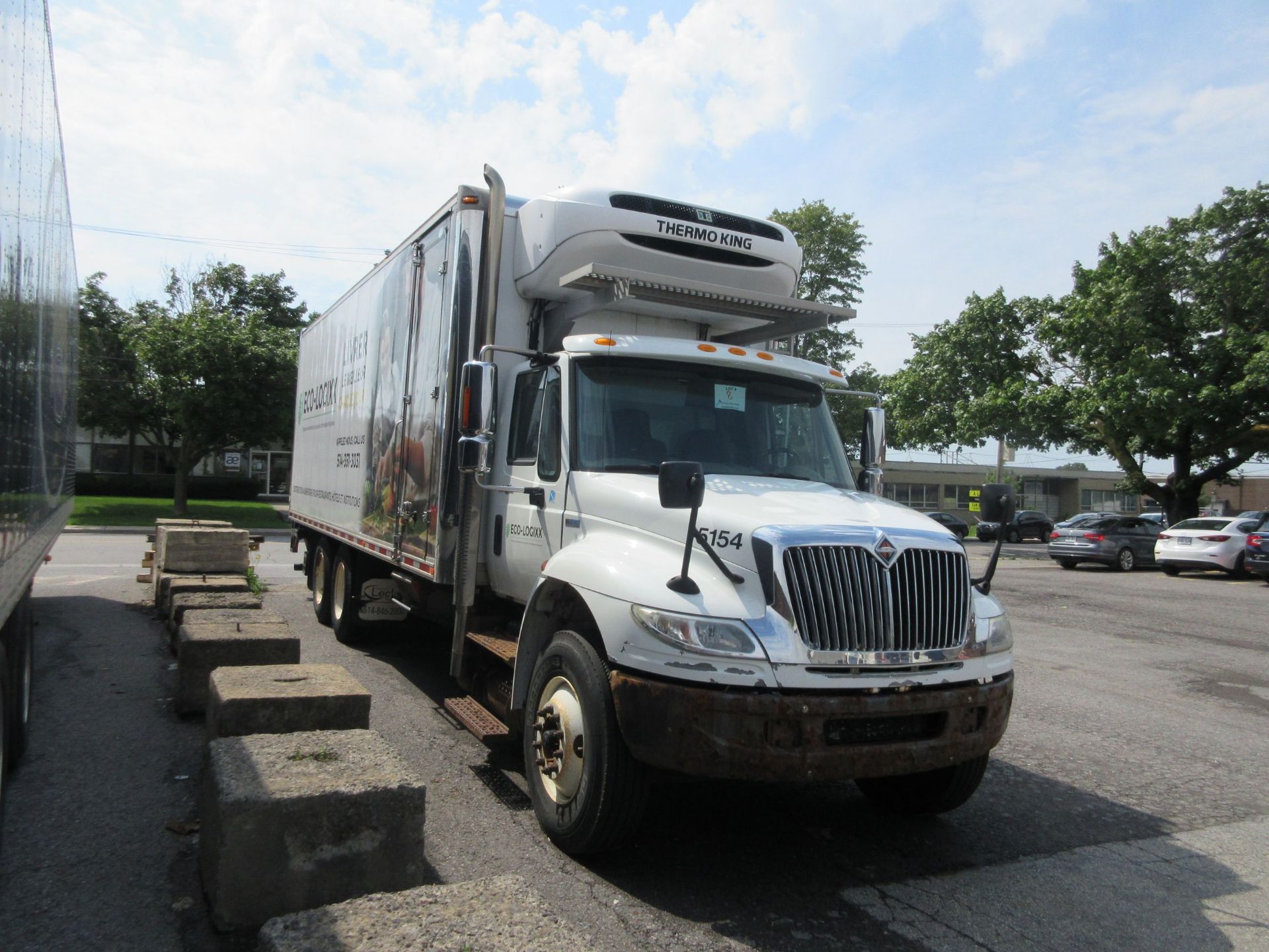 INTERNATIONAL 40S-4400 DURA 30FT box truck combination freezer & refrigerated c/w THERMO KING T-800R - Image 2 of 26