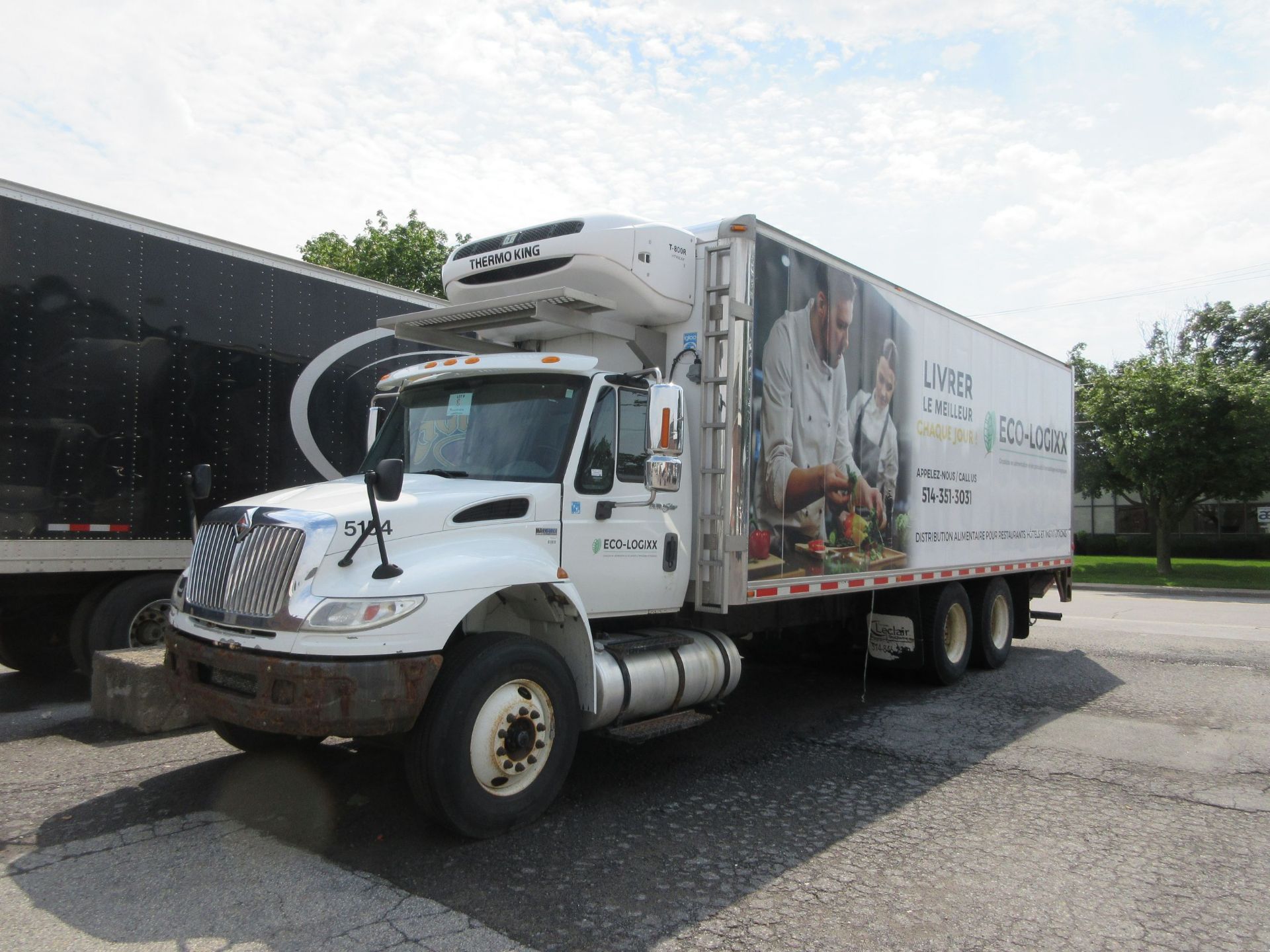 INTERNATIONAL 40S-4400 DURA 30FT box truck combination freezer & refrigerated c/w THERMO KING T-800R