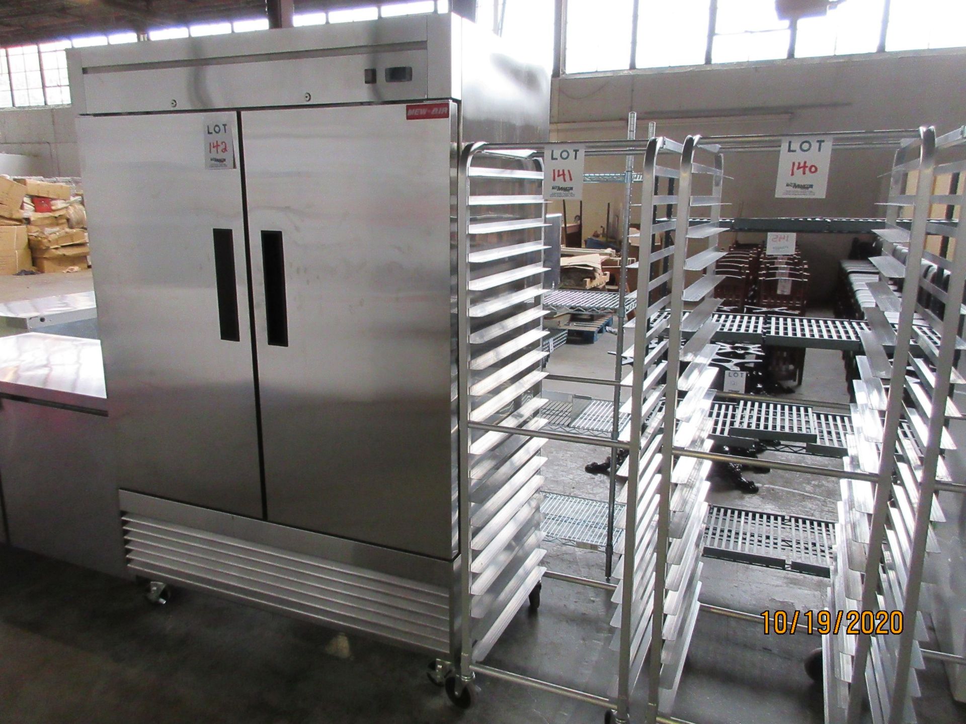 Pastry rack on wheels (approx. 20"w x 26"d x 69"h)