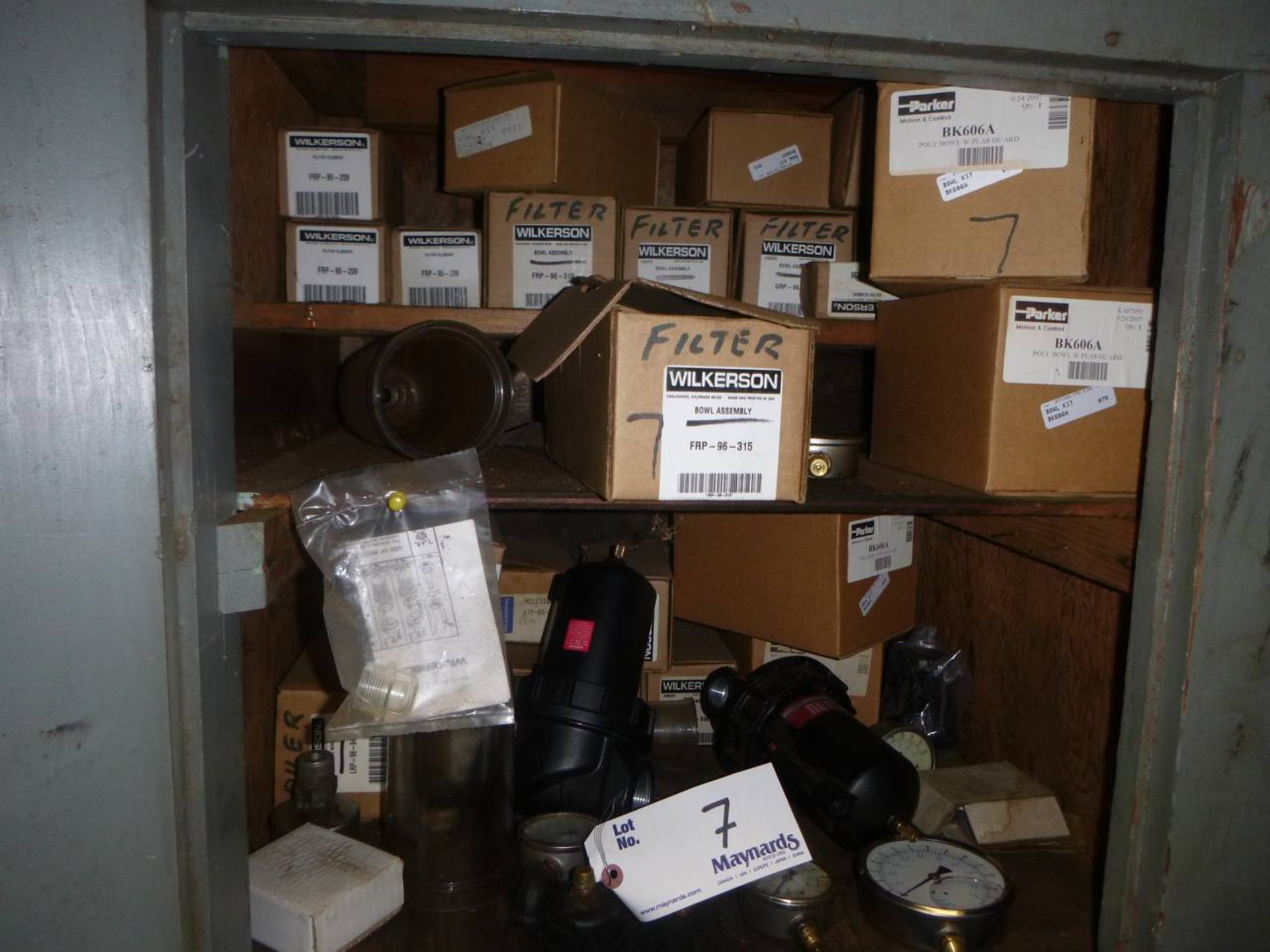 Lot of air filters and hydraulic gauges - Image 2 of 3
