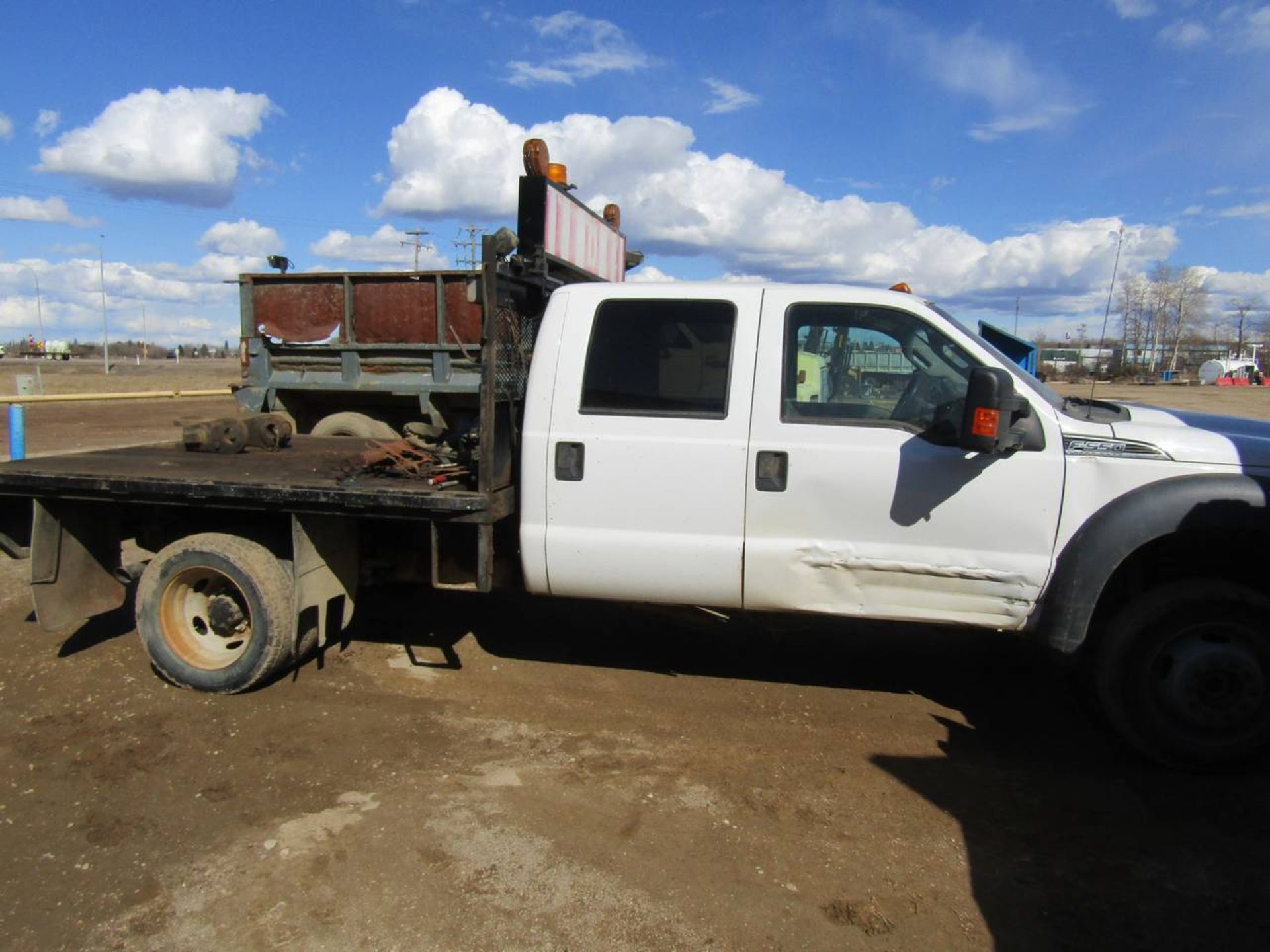 2011 Ford F550 Flat deck - Image 3 of 4