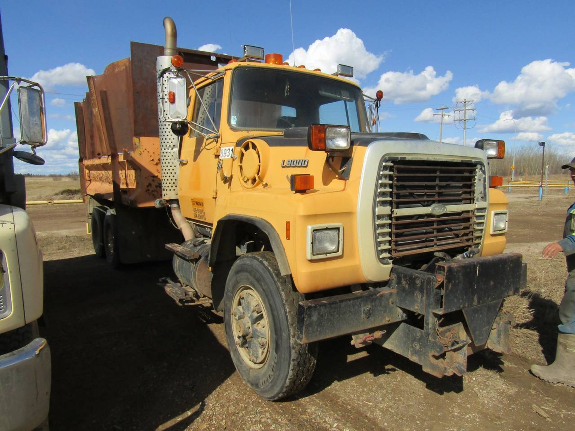 1990 Ford L9000 Dump Truck