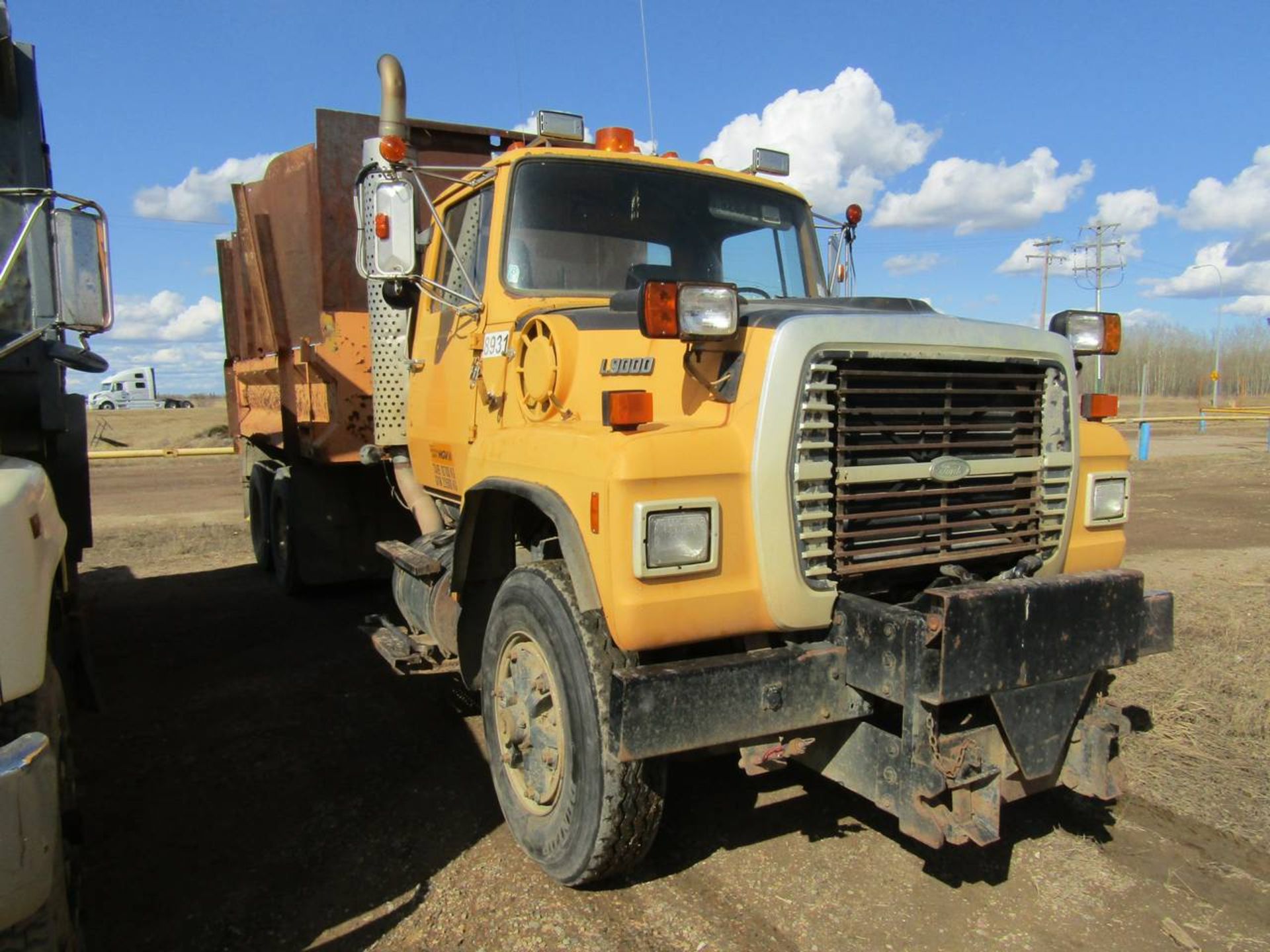 1990 Ford L9000 Dump Truck - Image 2 of 5