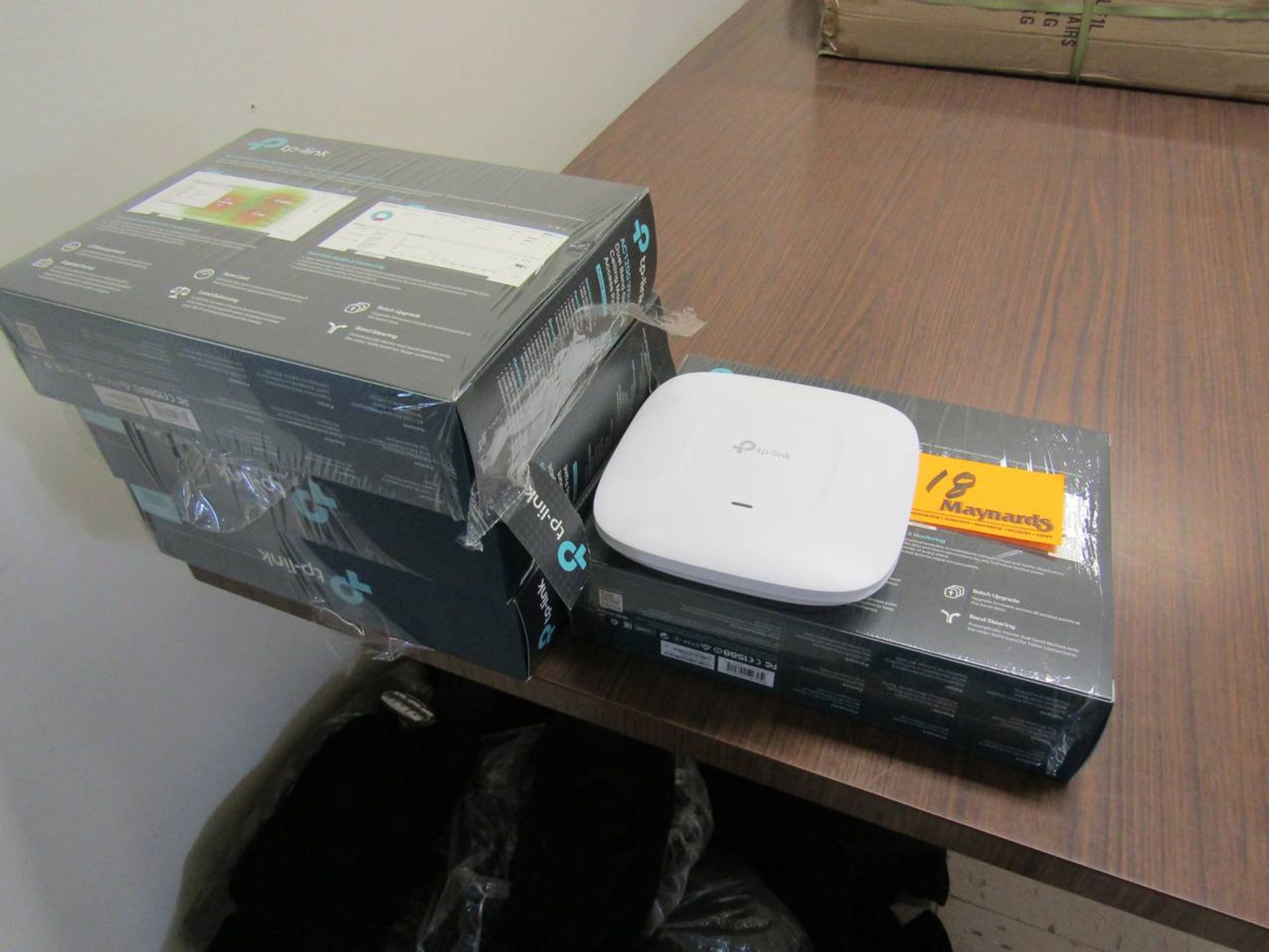 TP-Link Auranet EAP225 Dual Band Gigabit Ceiling Mount Access Point