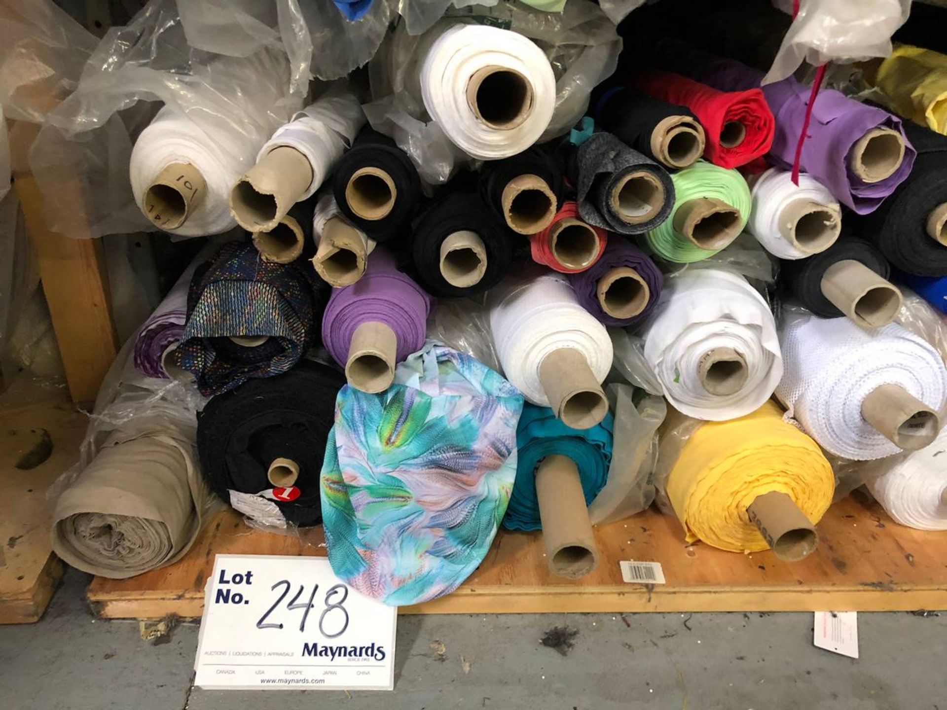 Lot of assorted stretchable yoga wear fabric, - Image 2 of 3