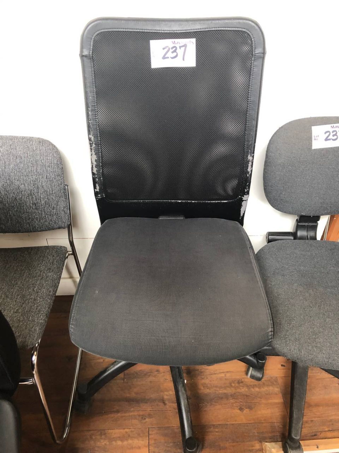 Lot of assorted office chairs - Image 3 of 6