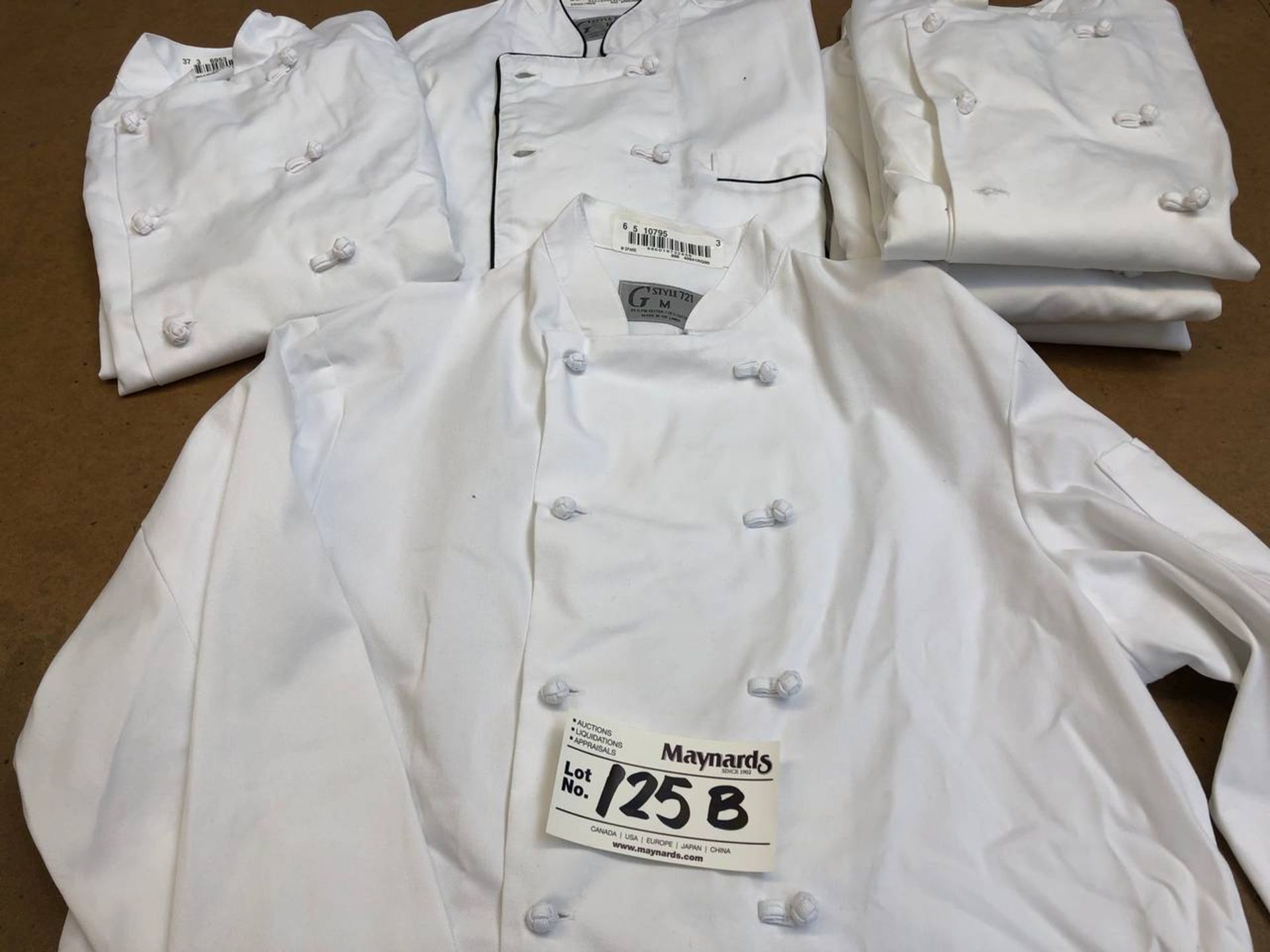 Lot of chefs uniforms, - Image 2 of 3