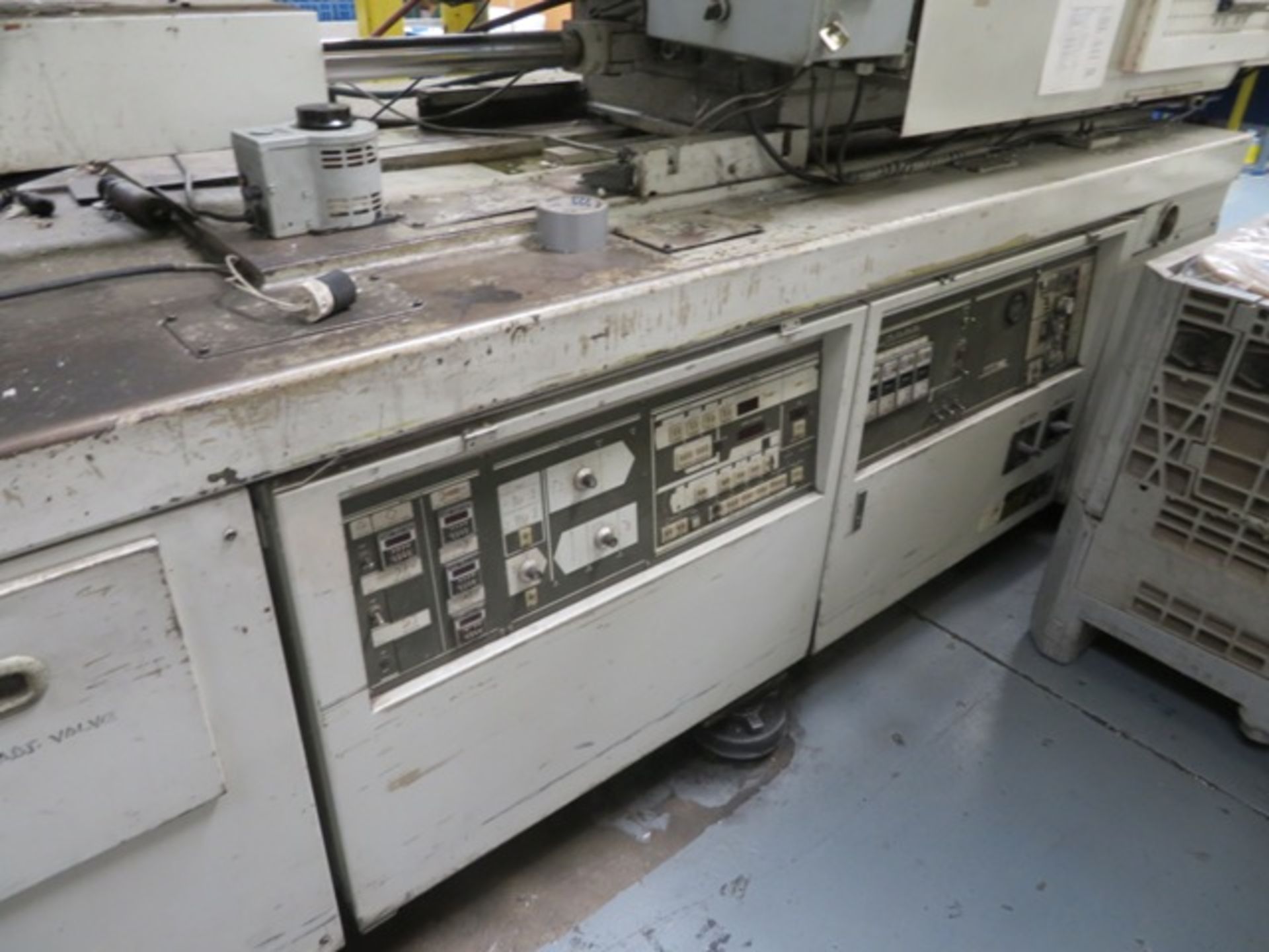 250 Ton 30 oz Toshiba ISE250-17A Injection Molding Machine, 1984, SN 419805 - Image 4 of 8