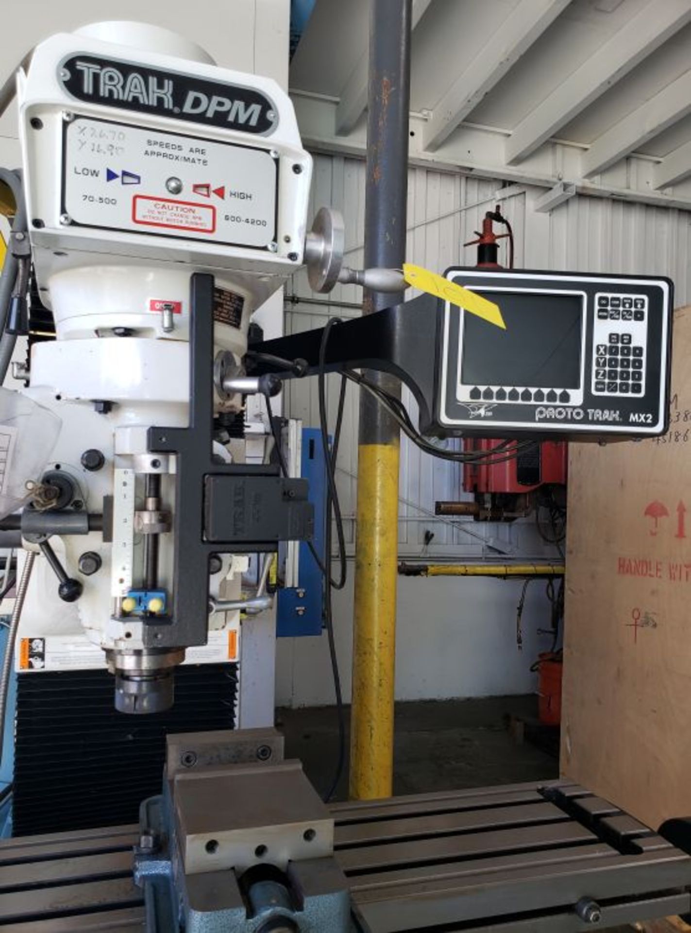 Southwestern Ind Trak TRM 2 Axis CNC Vertical Bed Mill,Prototrak MX2 2 Axis CNC control, Vise, - Bild 4 aus 4