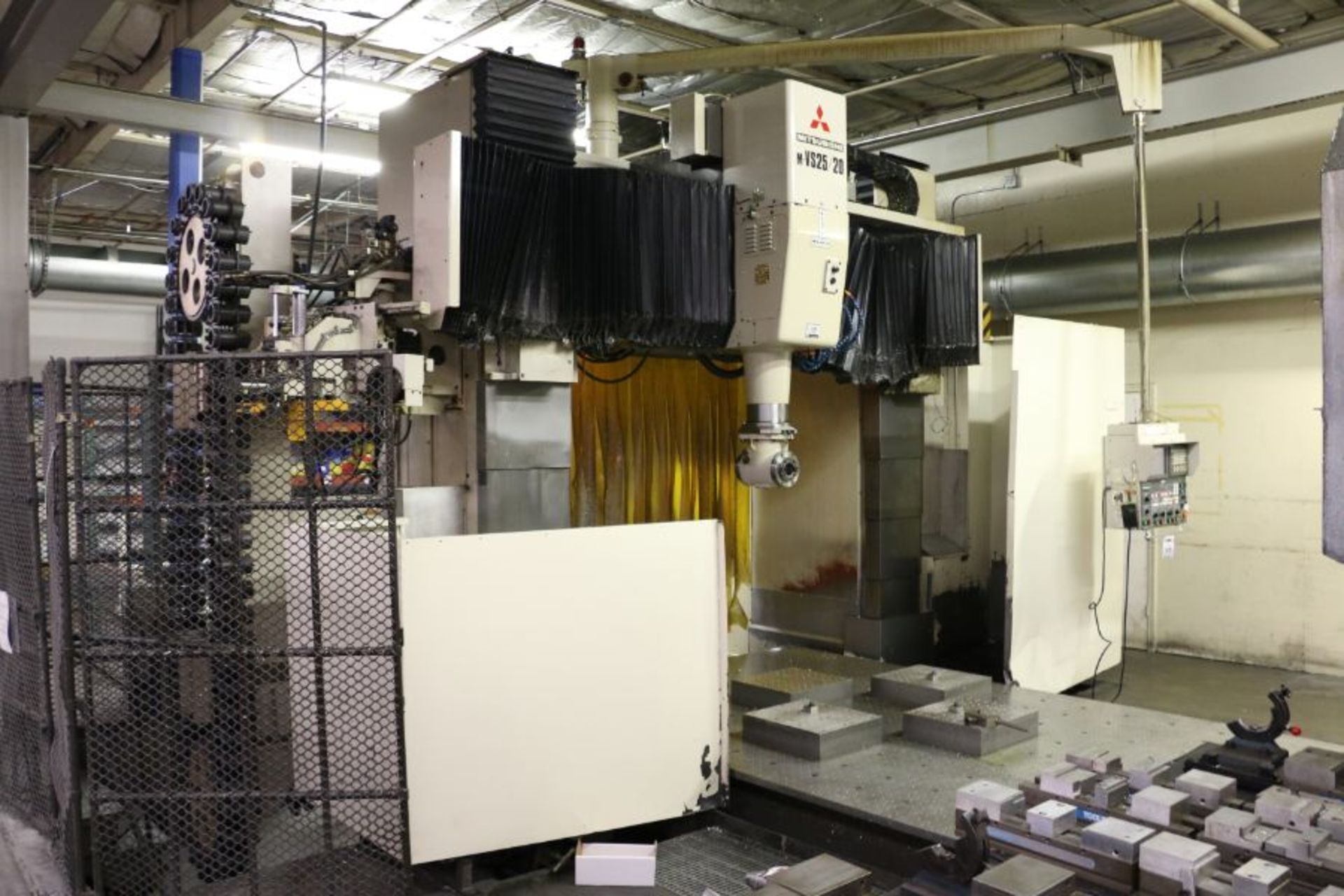 Mitsubishi M-VS 25/20 CNC 5-Face Vertical Bridge-Type Machining, Fanuc 18iM Control, 165”x98”x72”, - Image 3 of 11