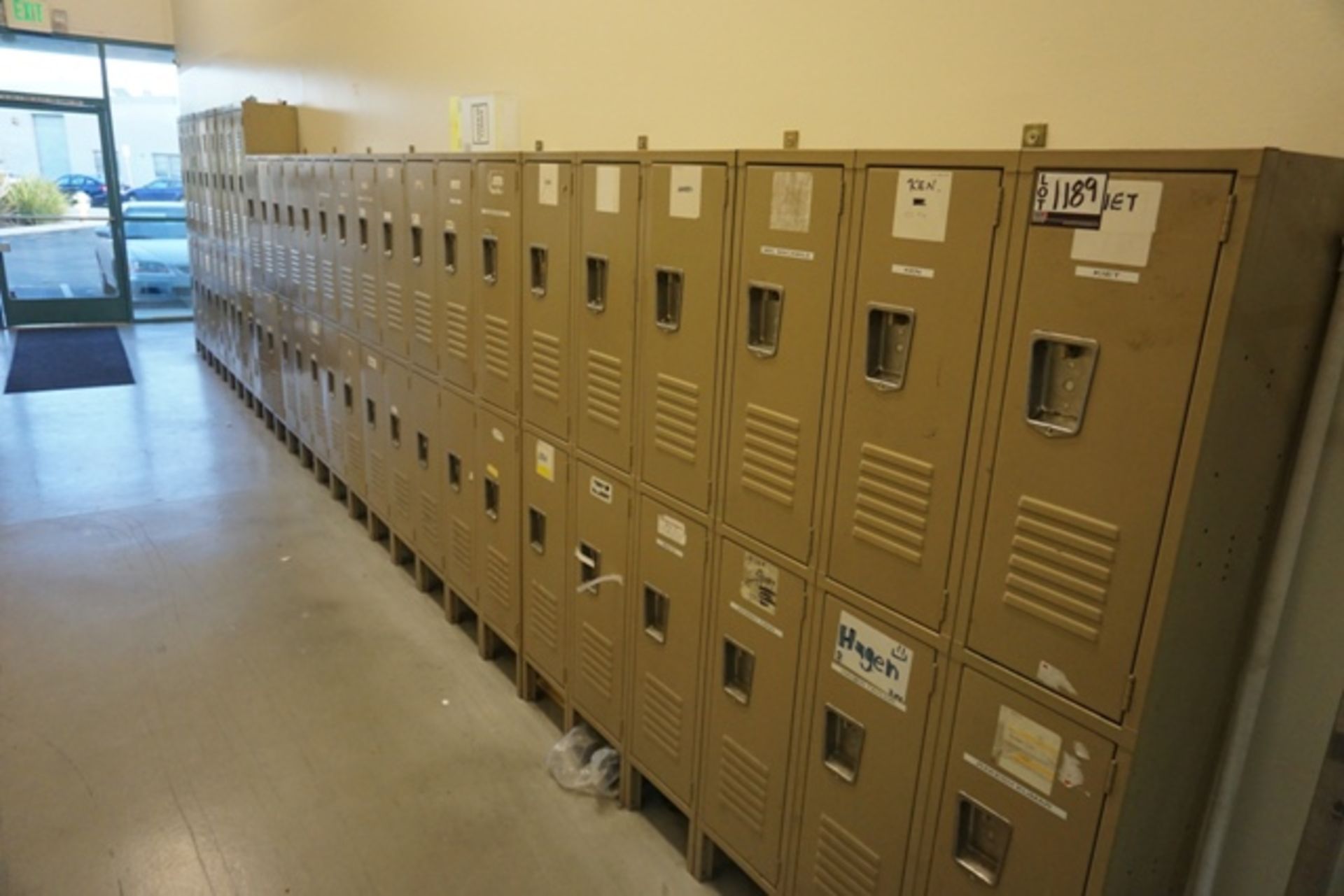 Lockers - Image 4 of 4