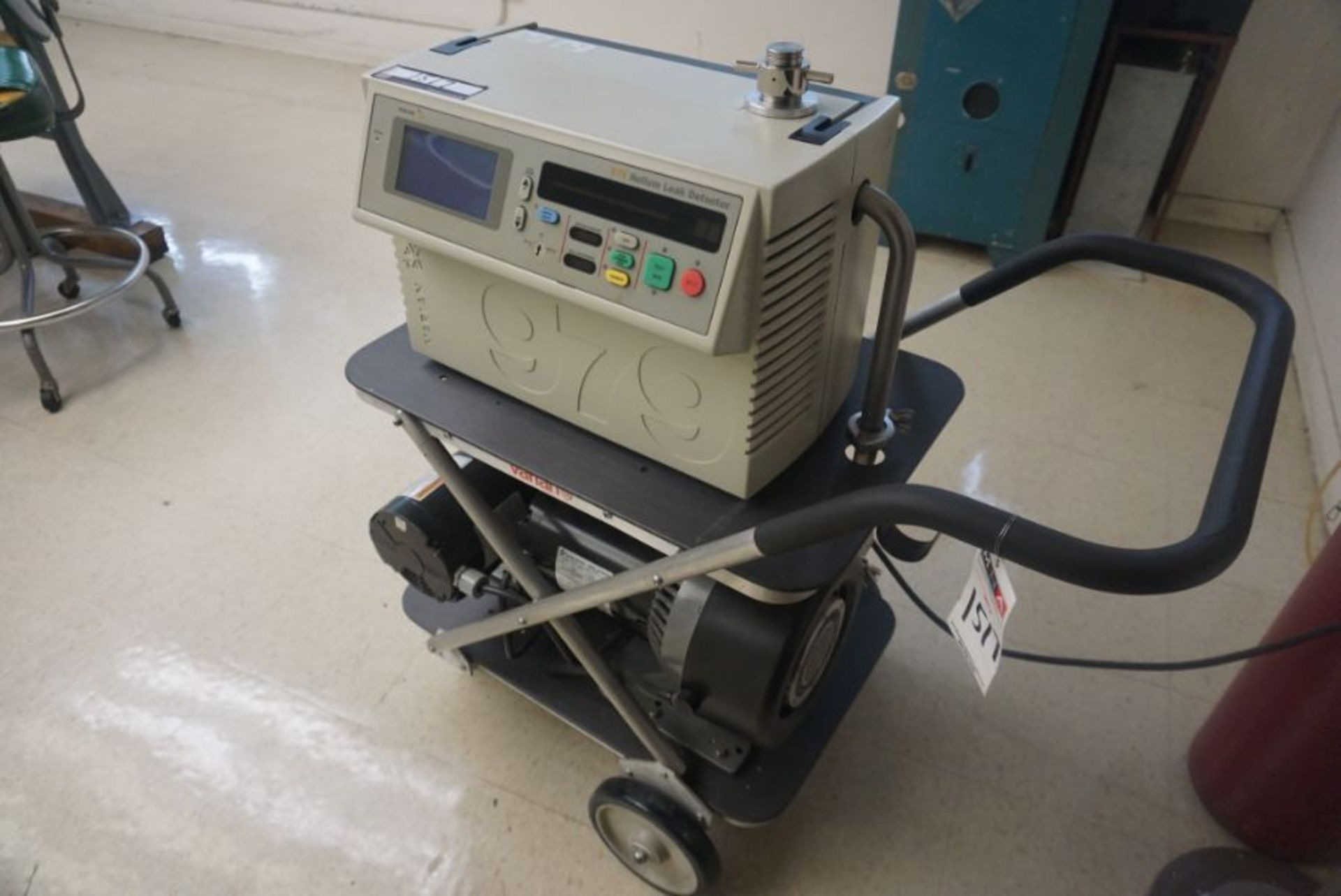 Varian 979 Helium Mass Spectrometer Leak Detector, s/n LLM8105 - Image 2 of 6