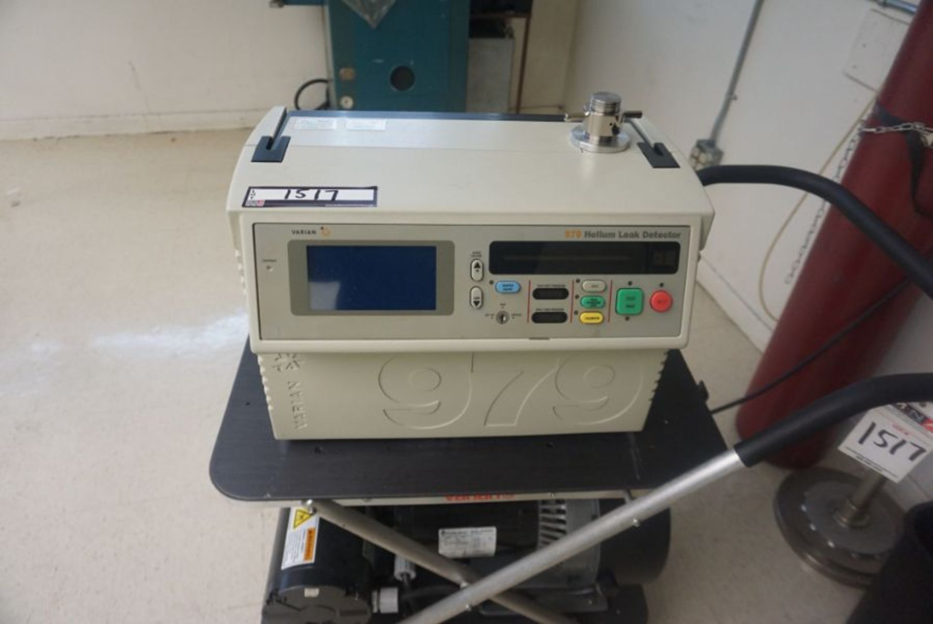 Varian 979 Helium Mass Spectrometer Leak Detector, s/n LLM8105 - Image 5 of 6