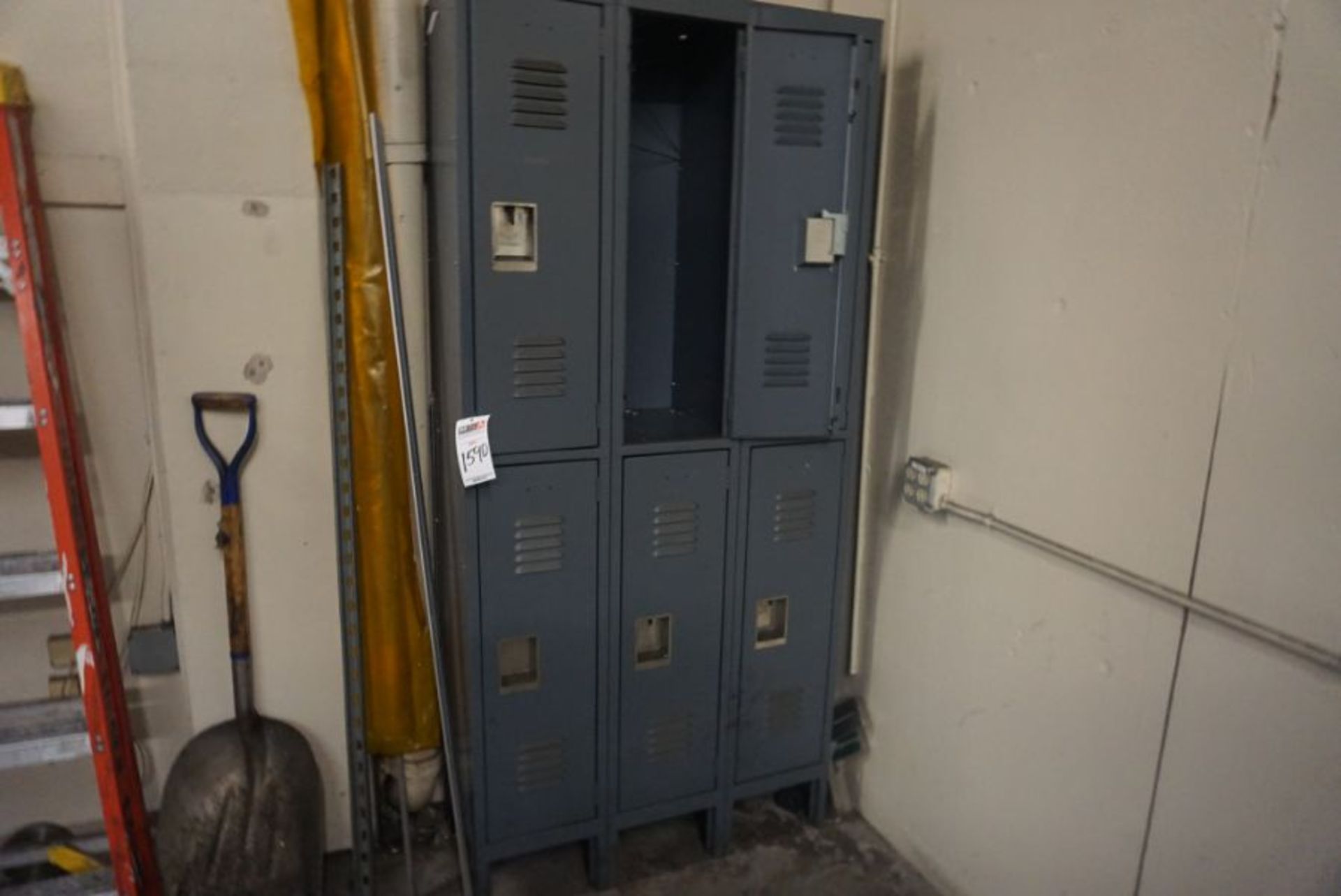 Lockers - Image 2 of 3