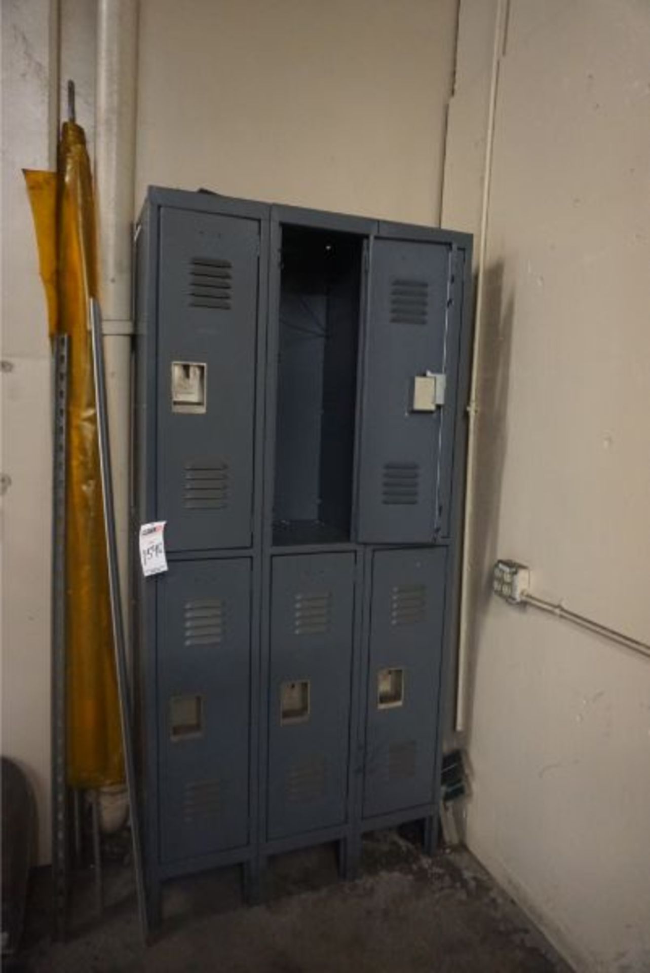 Lockers - Image 3 of 3