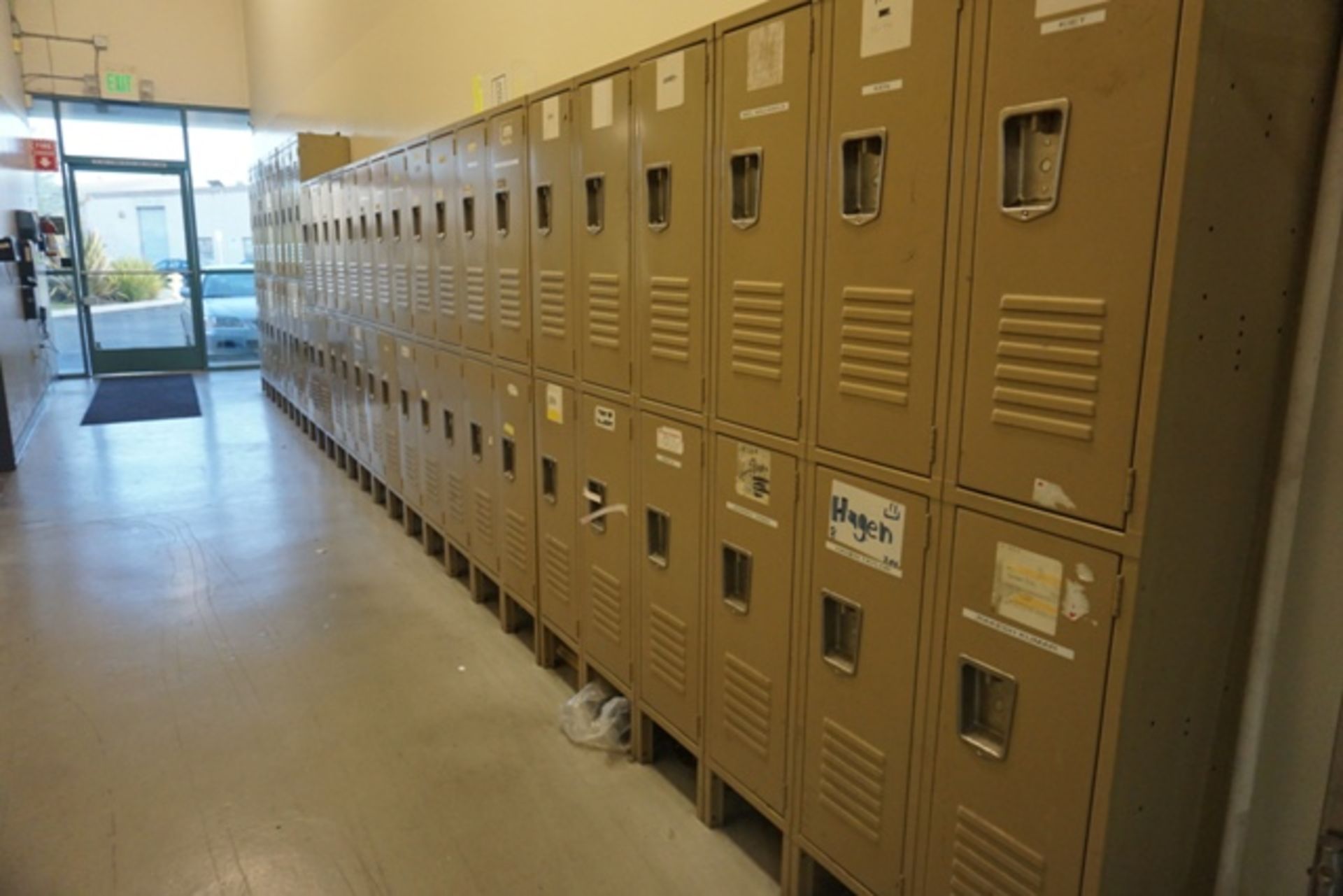 Lockers - Image 3 of 4