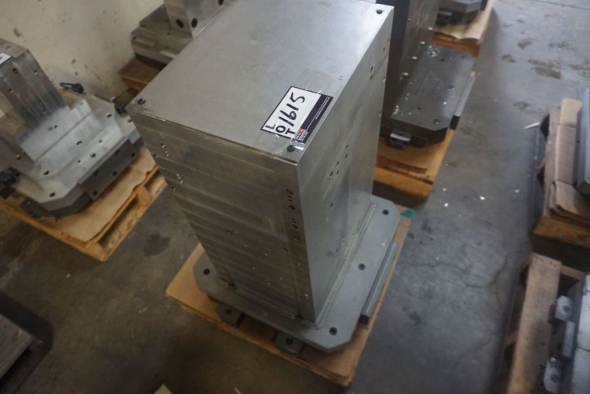 20" Pallet for Mori Seiki SH-500 with 16" x 12" x 25" Tombstone - Image 3 of 5