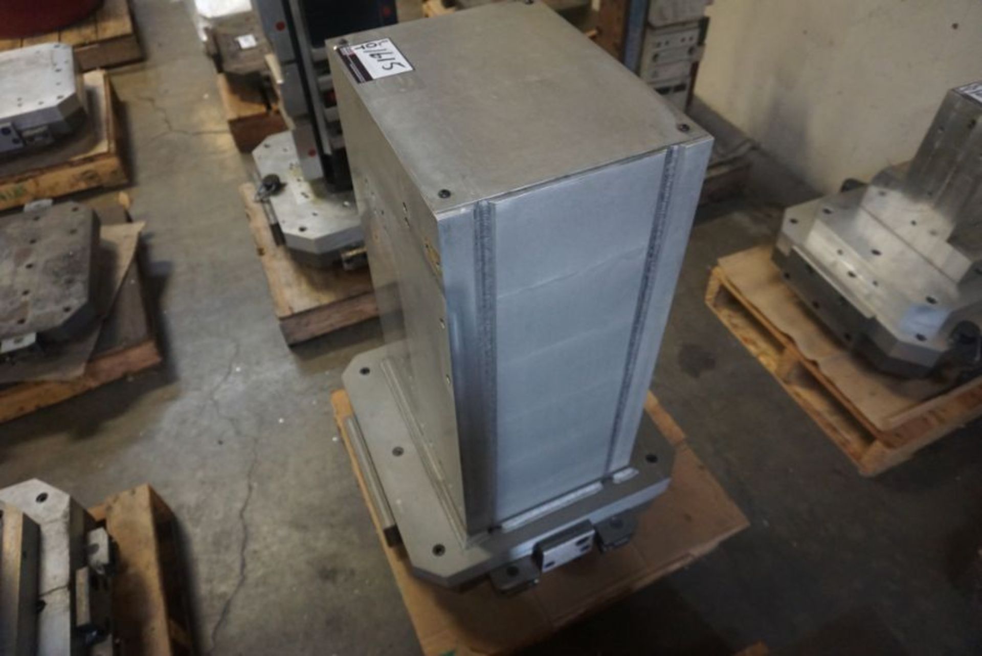 20" Pallet for Mori Seiki SH-500 with 16" x 12" x 25" Tombstone - Image 2 of 5