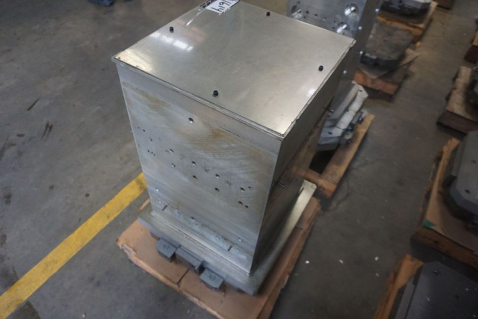 20" Pallet for Mori Seiki SH-500 with 16" x 16" x 25" Tombstone - Image 2 of 4