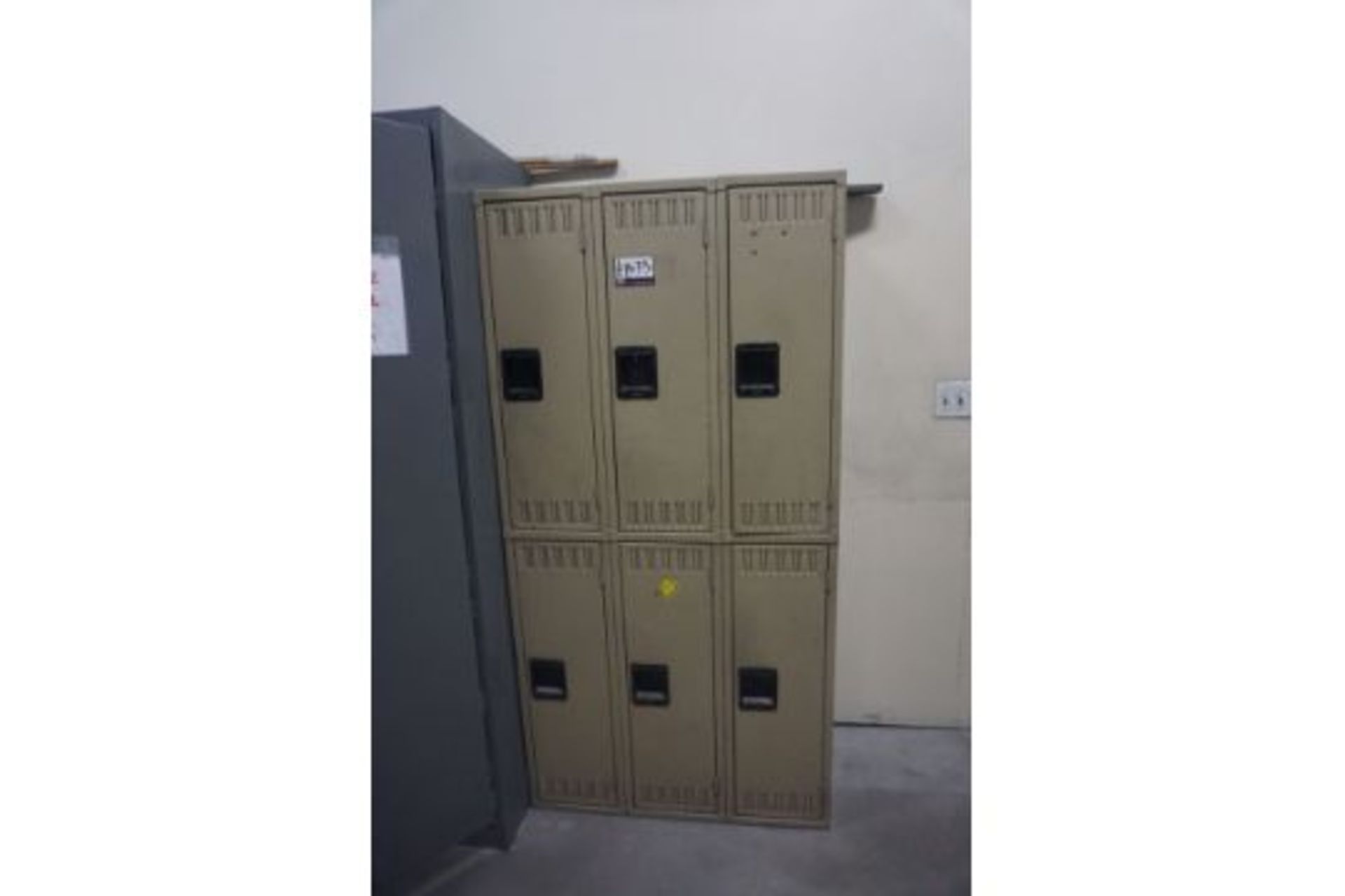Lockers - Image 2 of 3