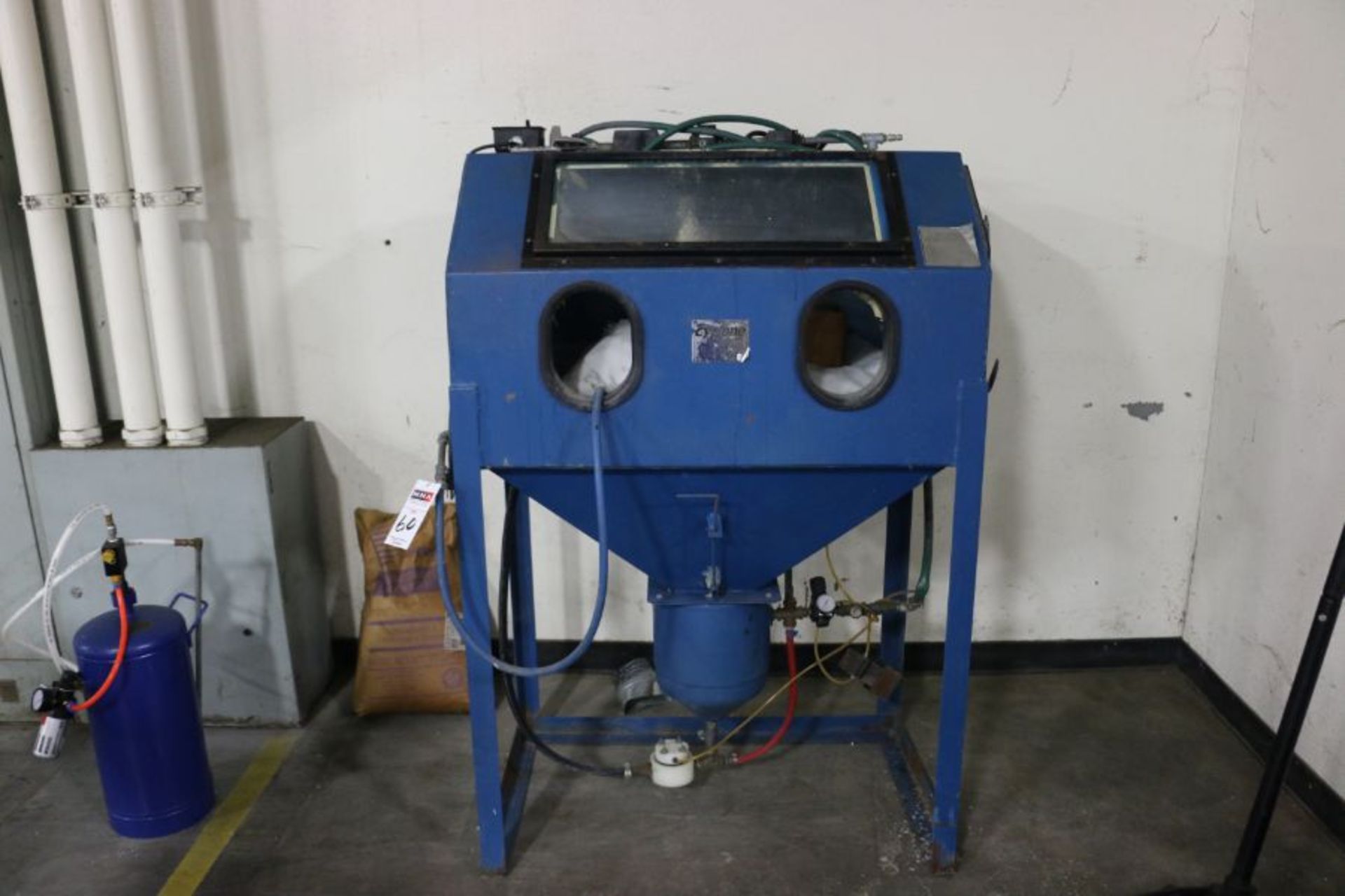 Cyclone DP38 Abrasive Blast Cabinet