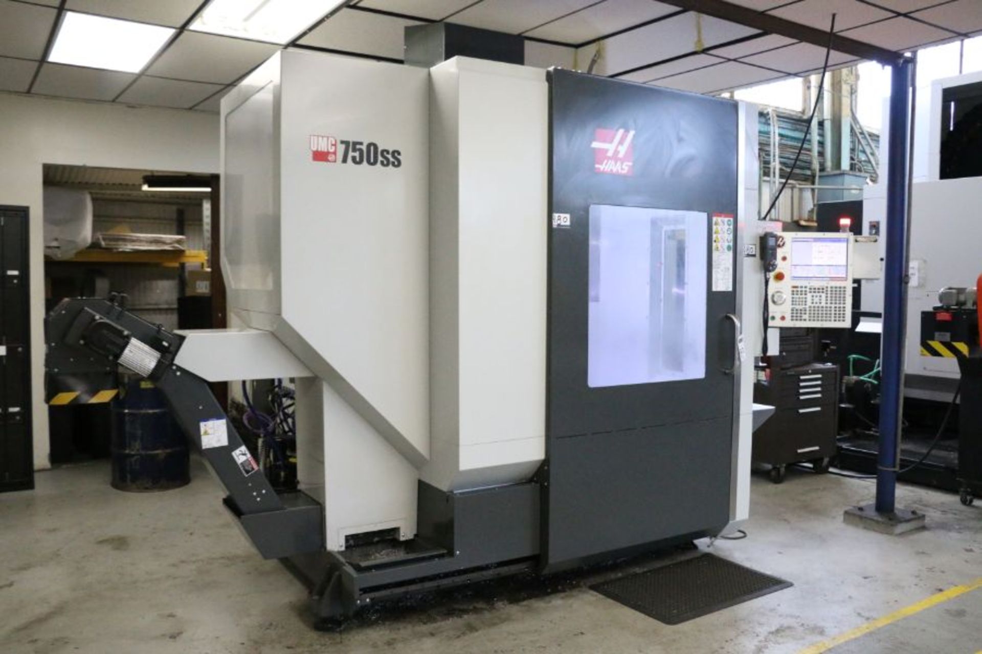 2018, Haas UMC-750SS 5 Axis VMC, round table, 12K RPM, 40 ATC, CT 40, Probe, CC, 1975 Hrs. - Image 2 of 15