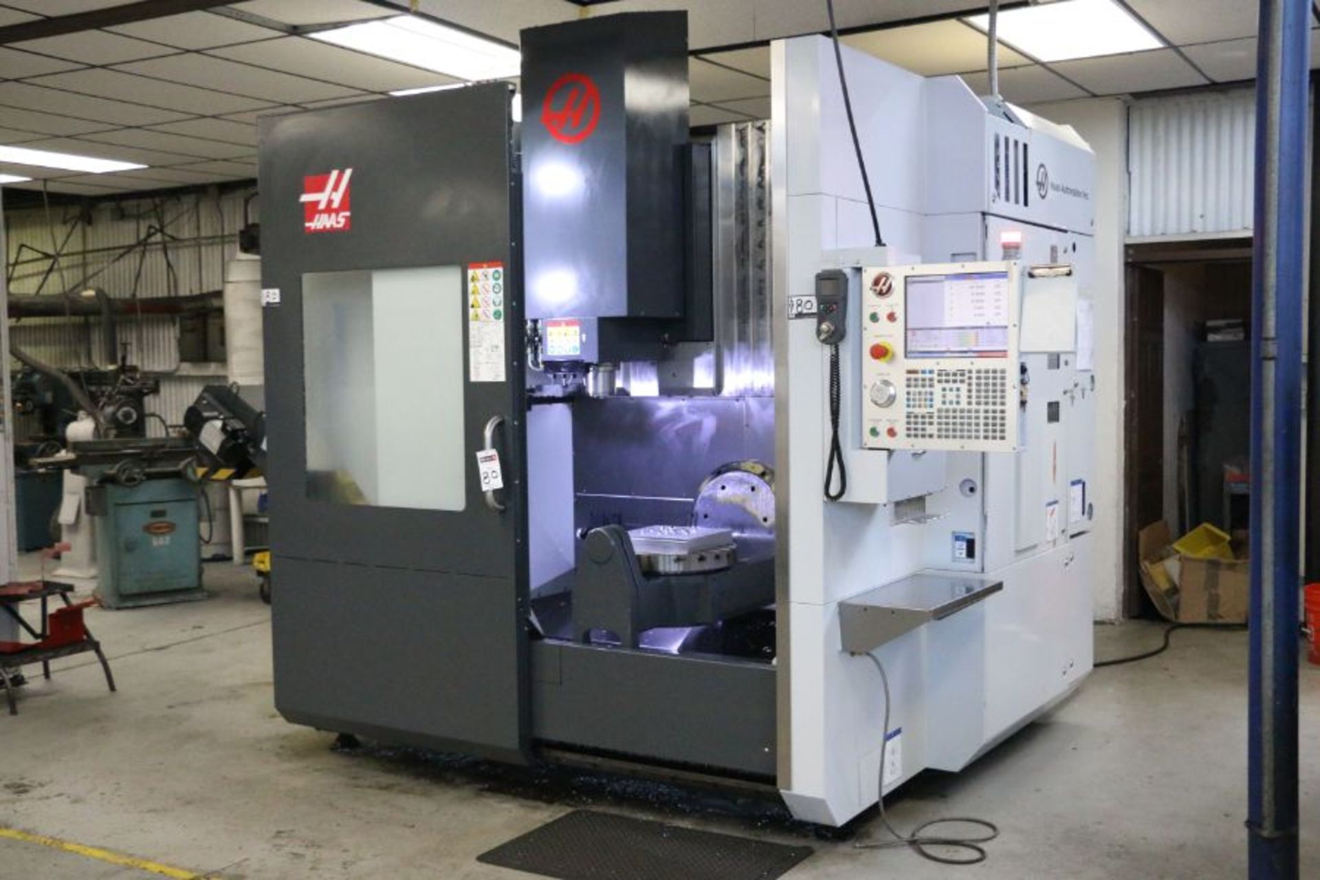 2018, Haas UMC-750SS 5 Axis VMC, round table, 12K RPM, 40 ATC, CT 40, Probe, CC, 1975 Hrs. - Image 6 of 15