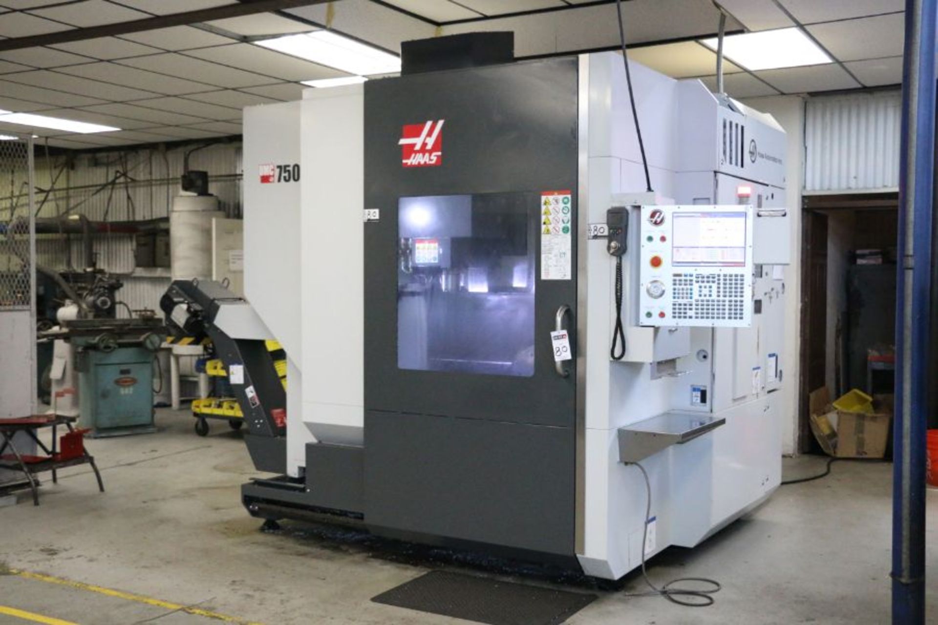 2018, Haas UMC-750SS 5 Axis VMC, round table, 12K RPM, 40 ATC, CT 40, Probe, CC, 1975 Hrs. - Image 4 of 15