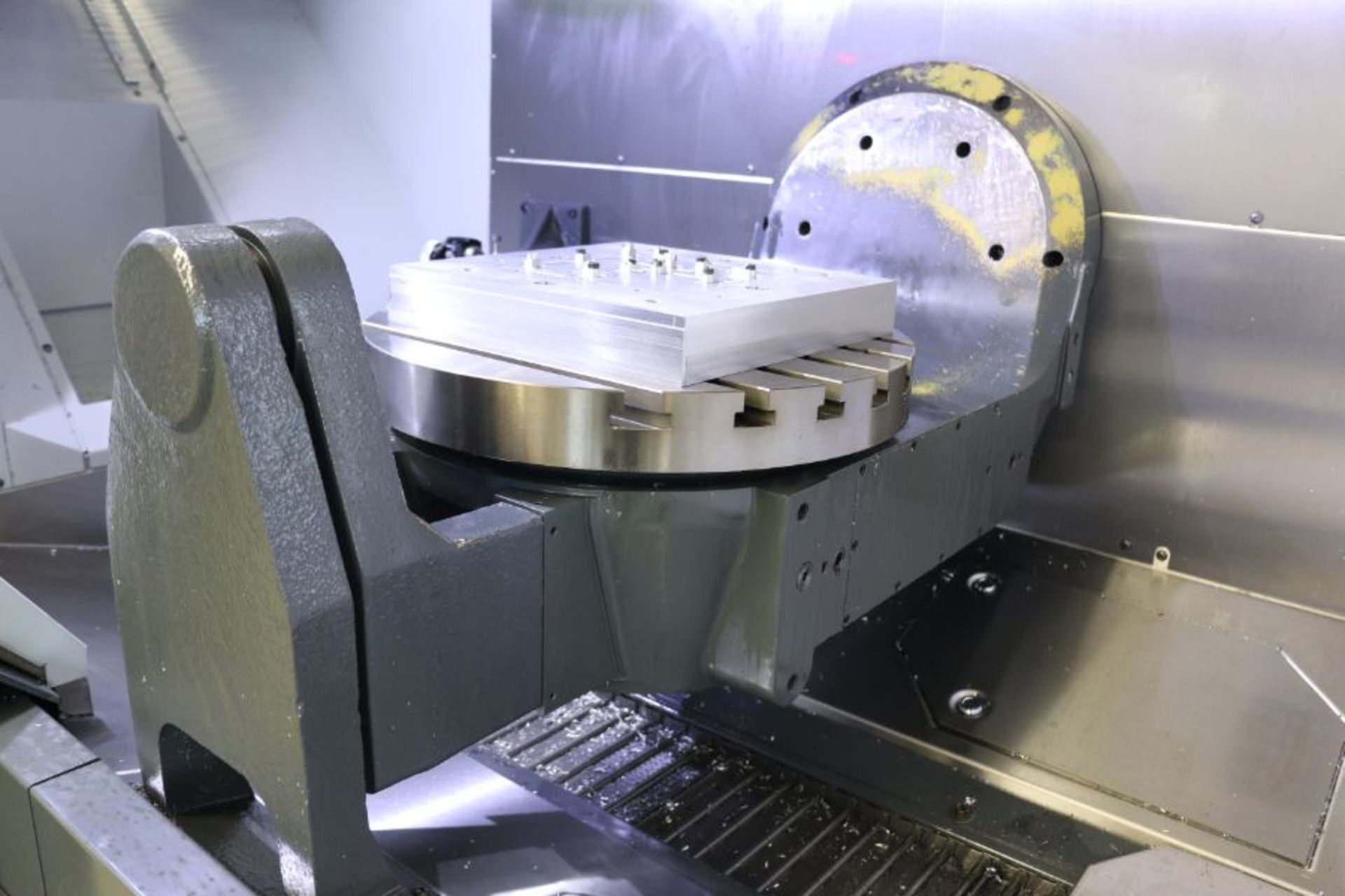 2018, Haas UMC-750SS 5 Axis VMC, round table, 12K RPM, 40 ATC, CT 40, Probe, CC, 1975 Hrs. - Image 9 of 15