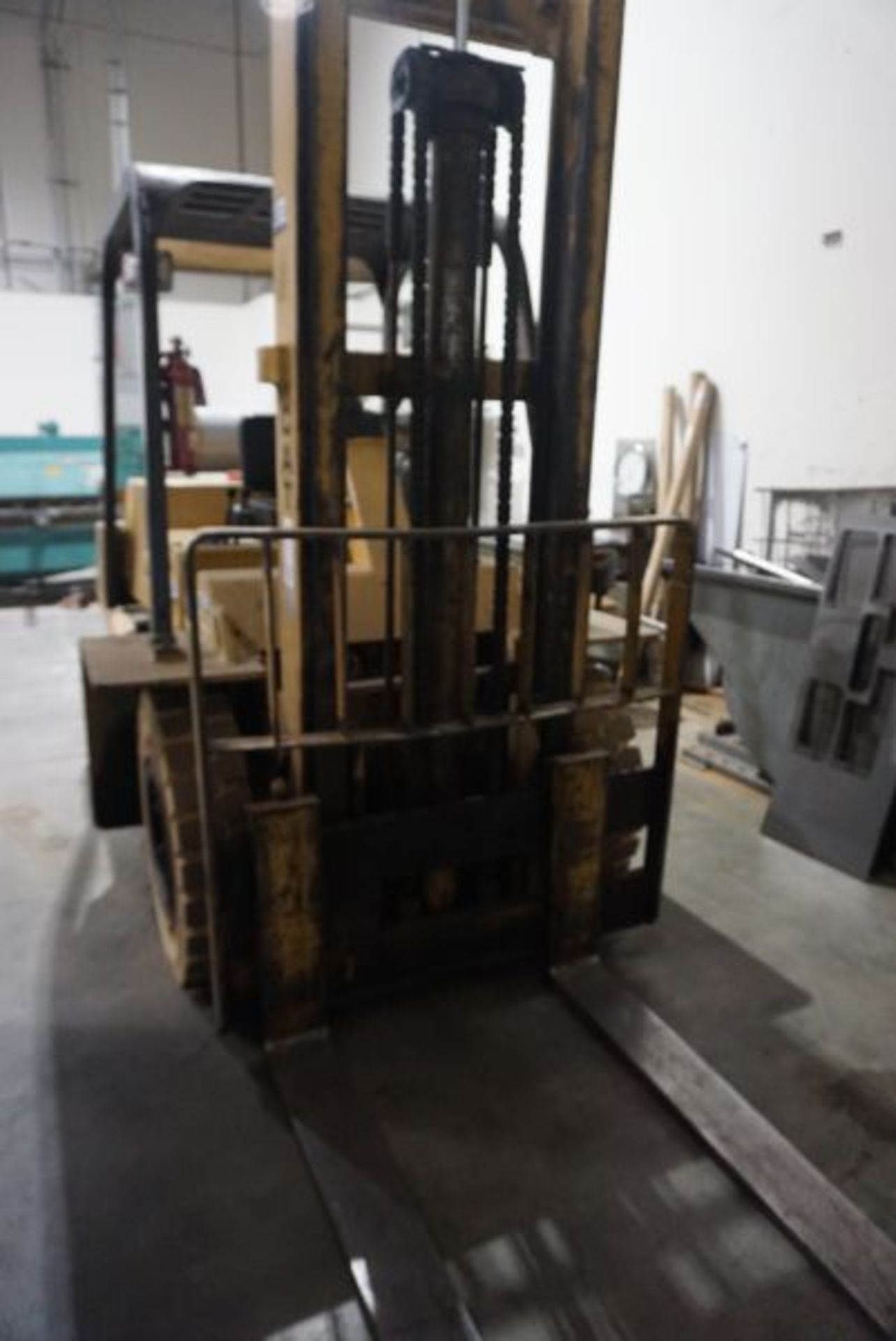 Caterpillar V80D 8000 LBS. Forklift, 2 Stage Mast, s/n 40X01136 - Image 4 of 6