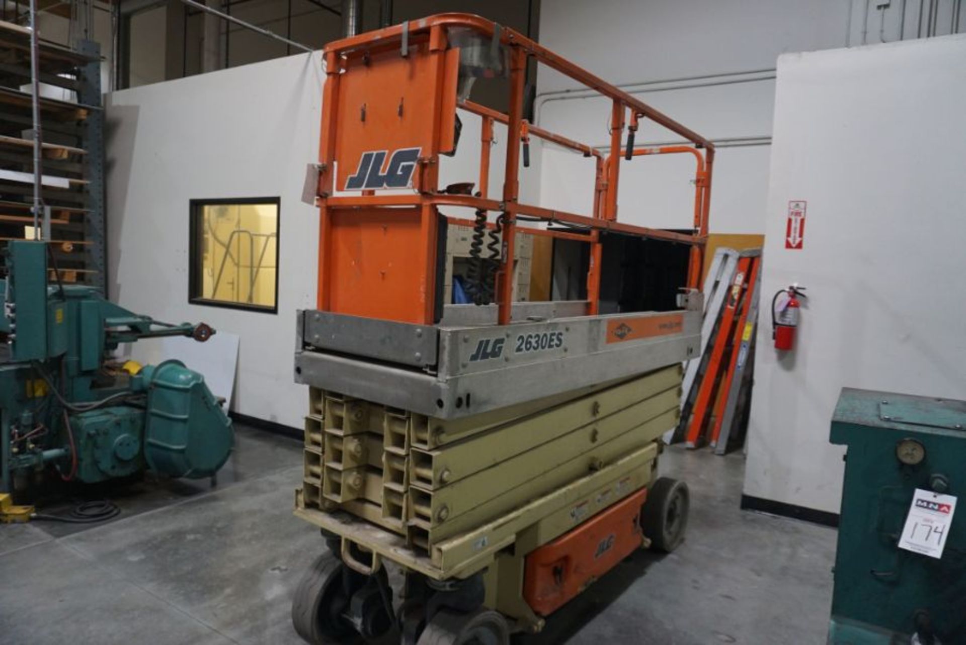 JLG 2630ES Scissor Lift, s/n 0200168909