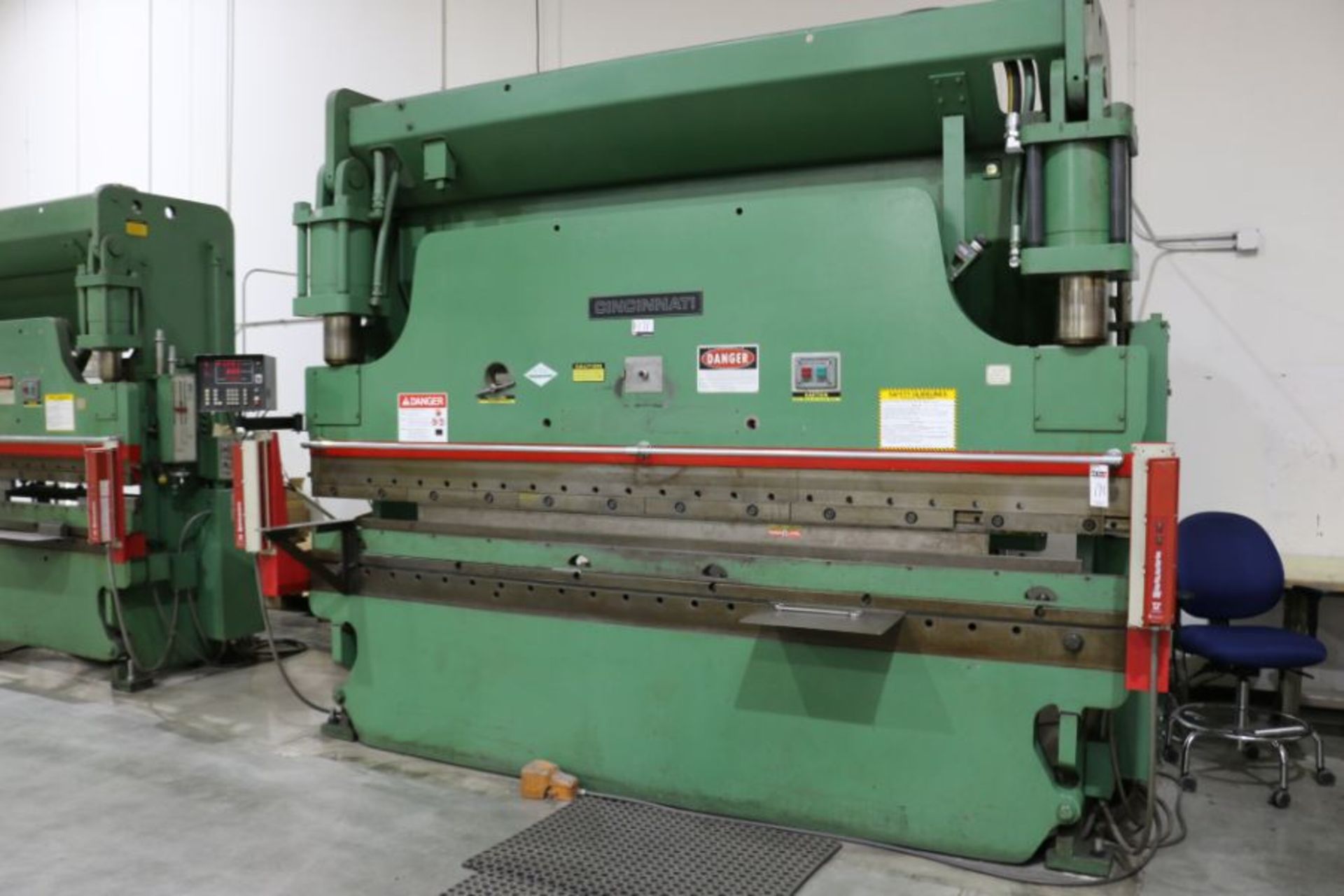 Cincinnati 175CBx12' Hyd Press Brake, 175 ton x 12’, NC B.G., DRC DRO, s/n 41434 - Image 3 of 7