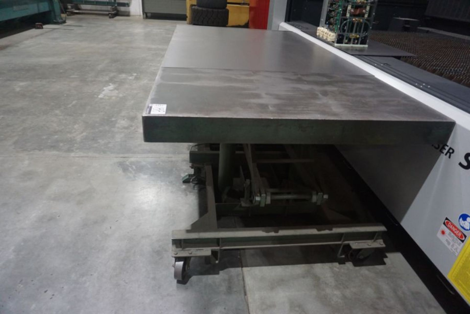 Lexco 48" x 96" Hydraulic Sheet Metal Table 2,000 Lbs. Cap. - Image 2 of 3