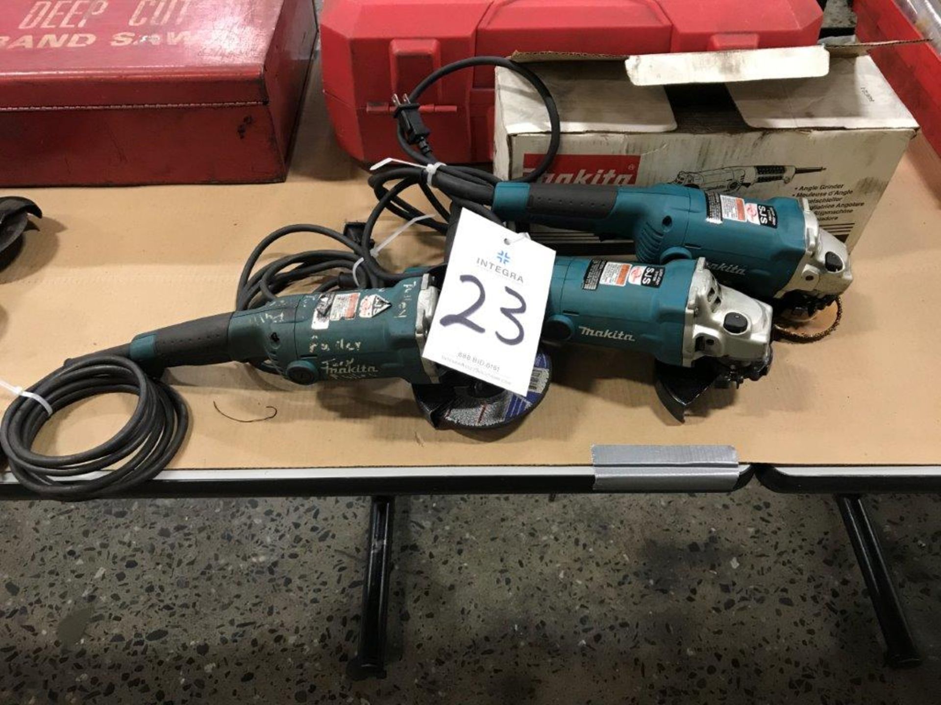 Makita GA5020Y, 5" Angle Grinder 120 Volt