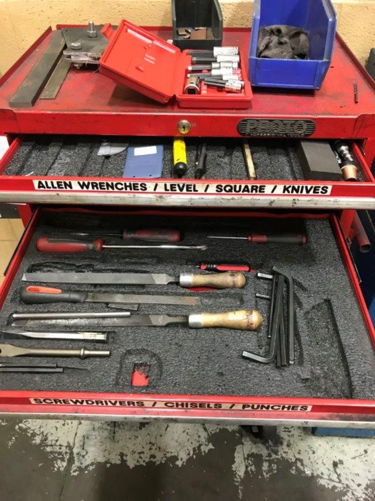 Proto (11) Drawer Mobile Tool Chest with Content of Assorted Hand Tools - Image 2 of 5