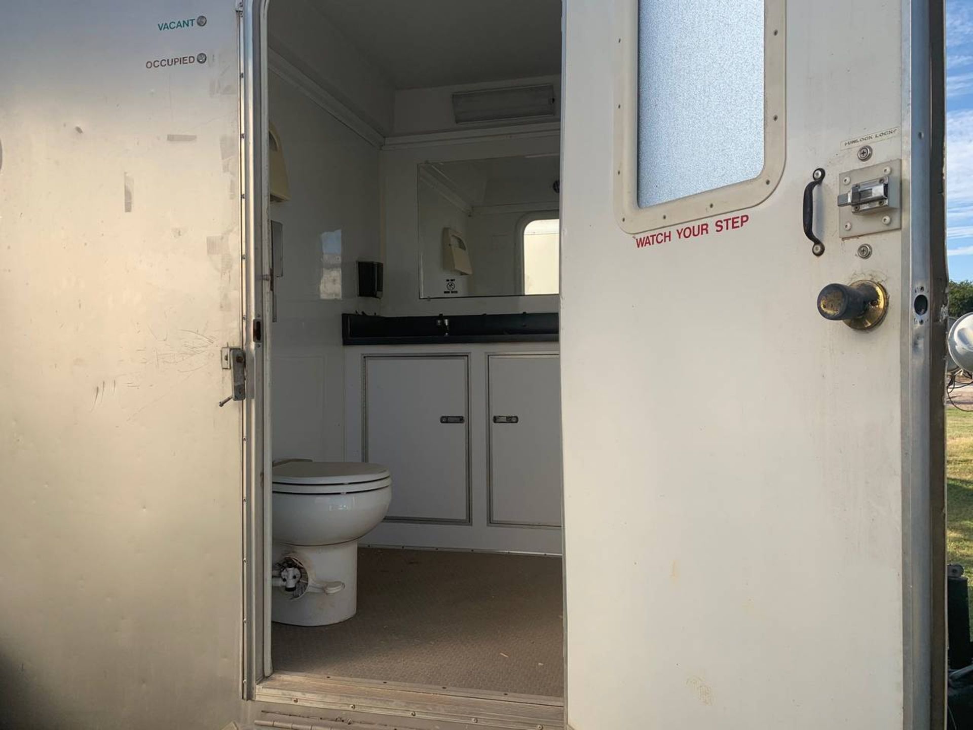 2013 Cargo Mate Bath House - Image 4 of 5