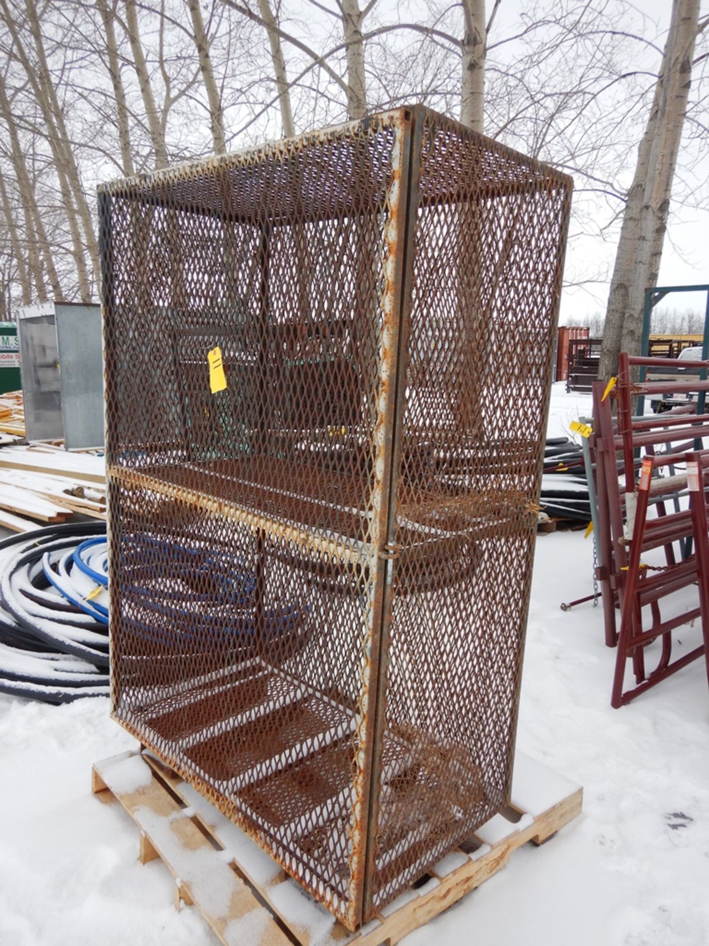 EXPANDED METAL STORAGE CAGE W/FORKLIFT POCKETS - Image 2 of 2