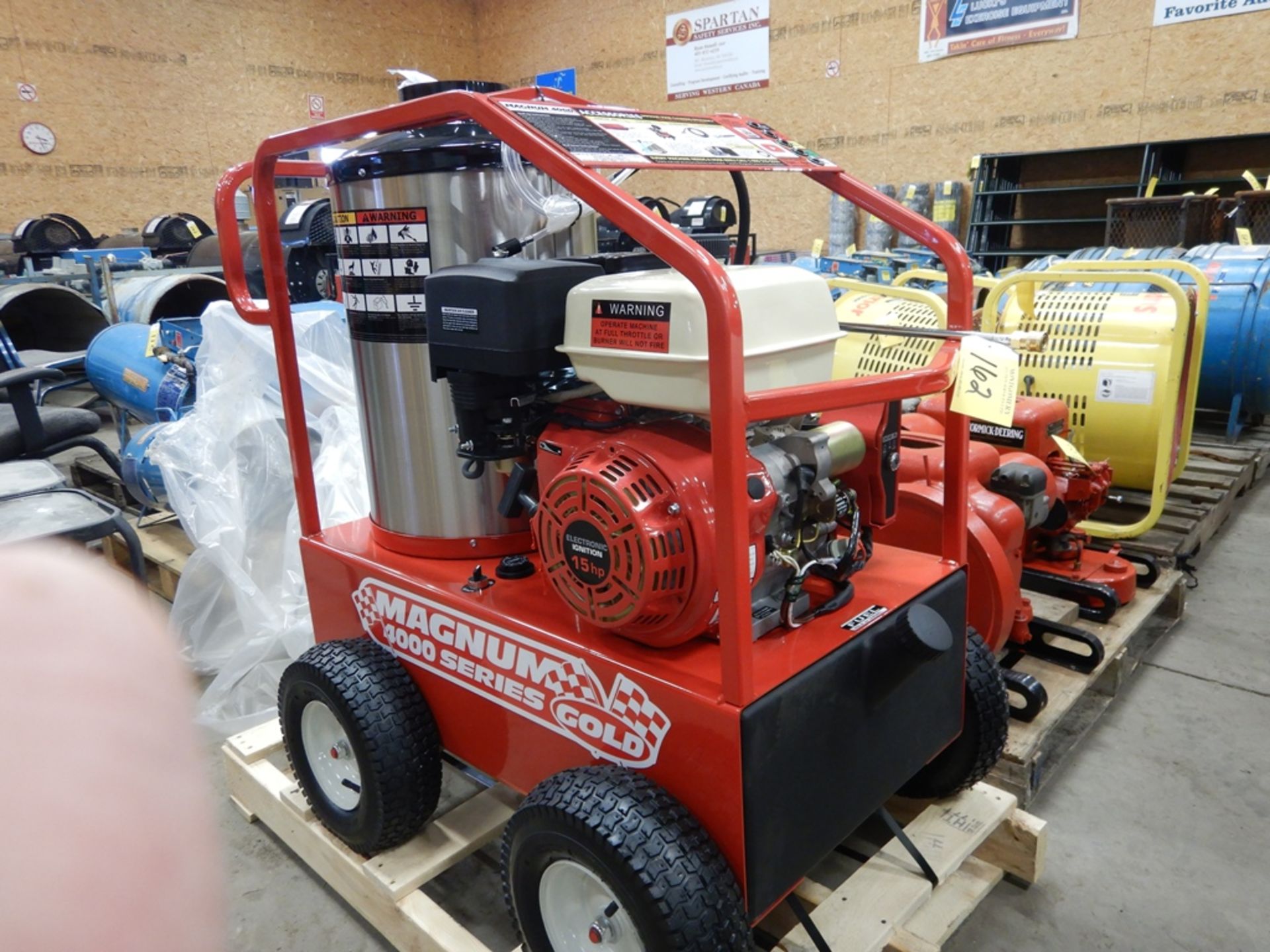 EASY KLEEN MAGNUM 4000 GOLD HOT WATER PRESSURE WASHER W/15HP ENGINE & ACCESSORIES, NEW IN CRATE S/ - Image 2 of 4