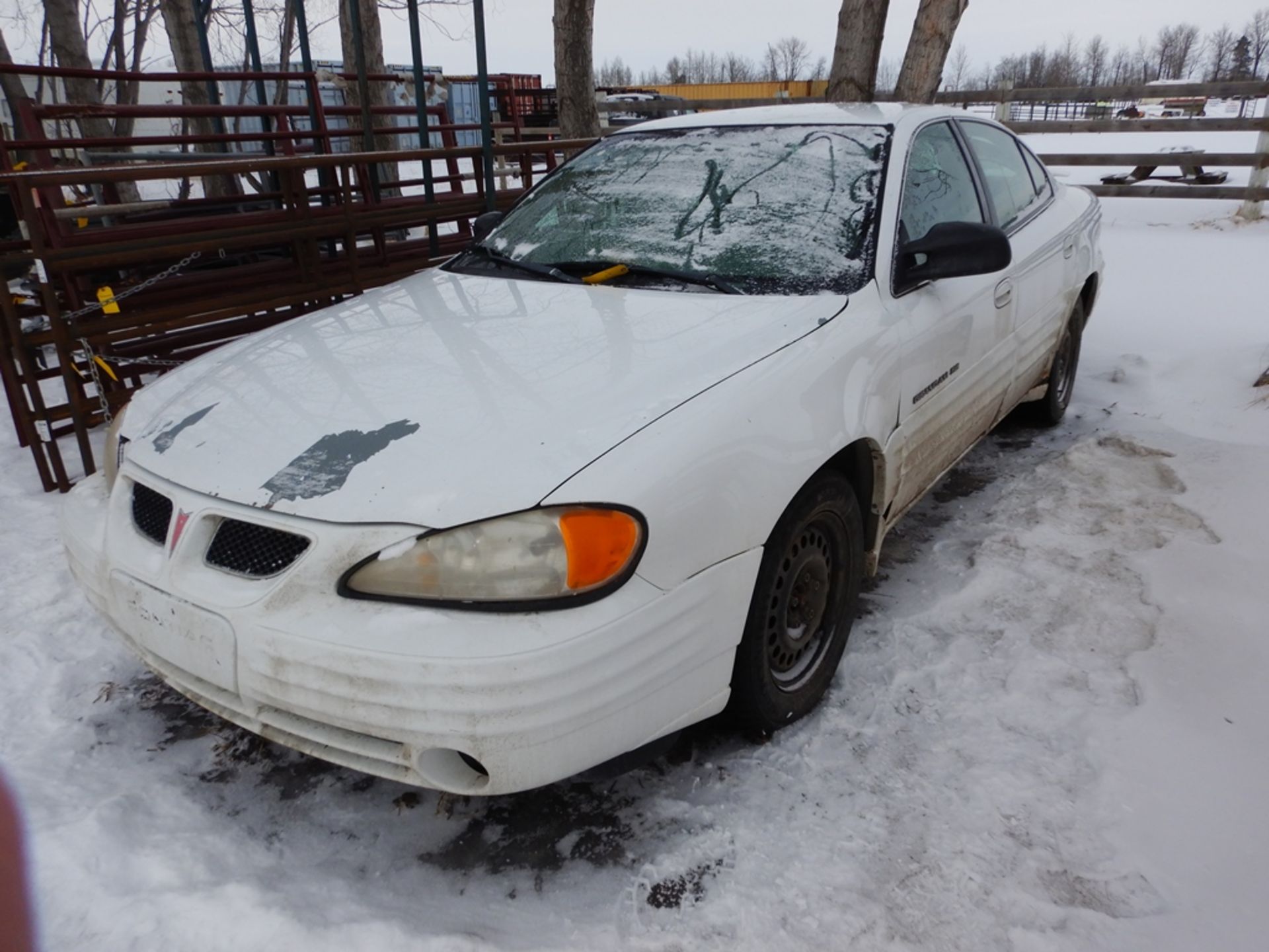 1999 PONTIAC GRAND AM 4 DOOR SEDAN W/AFTER MARKET SOUND SYSTEM, RECENT STUDDED WINTER TIRES, ( - Image 2 of 4