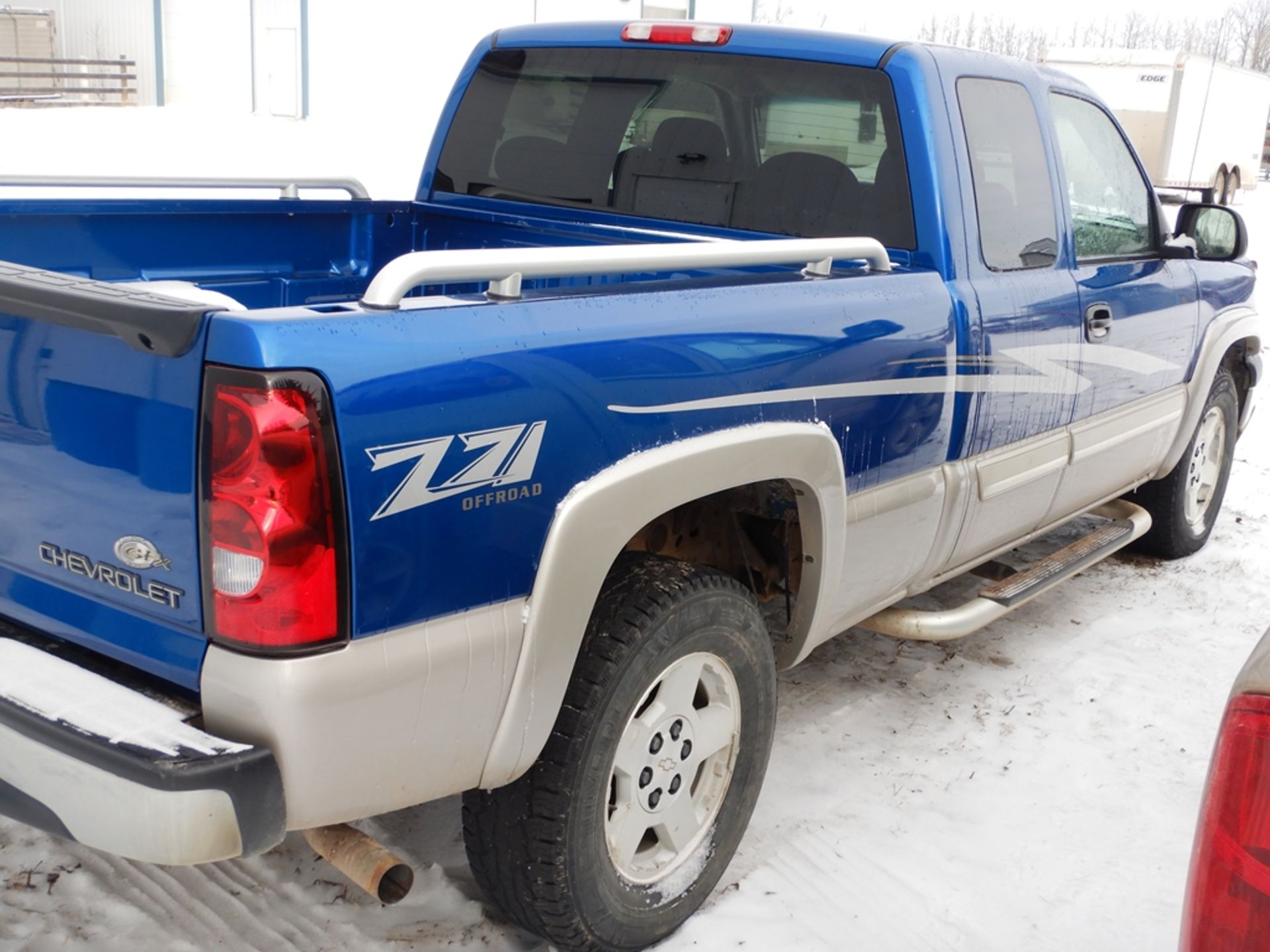 2004 CHEV Z71 OFF ROAD 4X4 EXT CAB PICKUP, GAS ENGINE, AT/SHORT BOX, 114,408 KM SHOWING S/N - Image 4 of 7