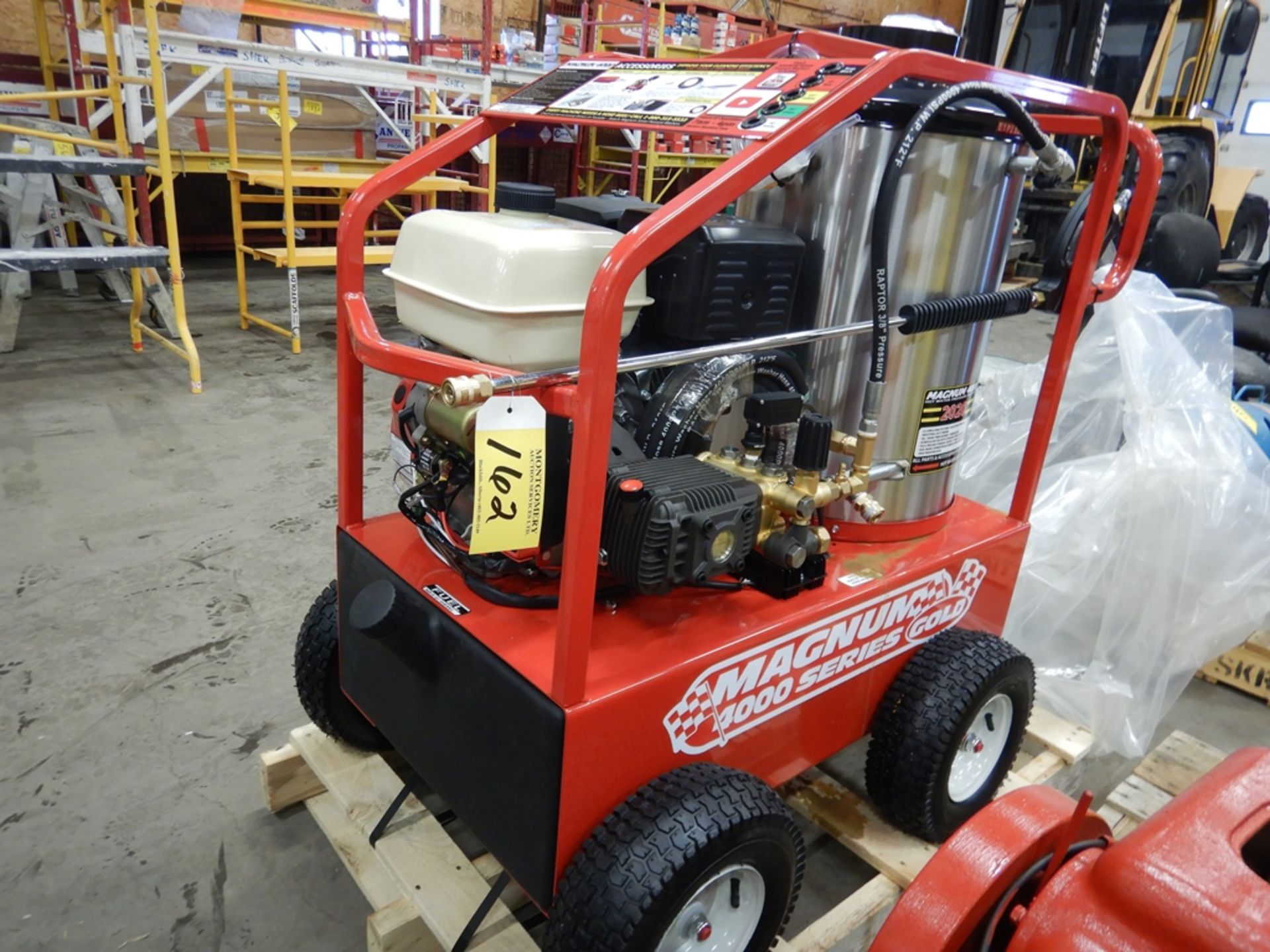 EASY KLEEN MAGNUM 4000 GOLD HOT WATER PRESSURE WASHER W/15HP ENGINE & ACCESSORIES, NEW IN CRATE S/