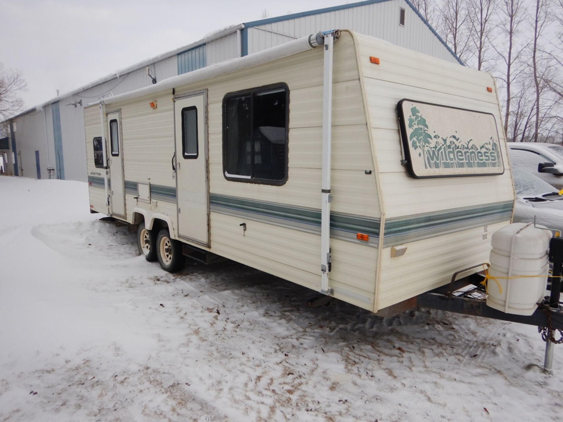 1994 WILDERNESS 26T T/A RECREATIONAL TRAILER, 26FT A/C, FRIDGE, STOVE, MICROWAVE, BUILT-IN SOUND - Image 2 of 4
