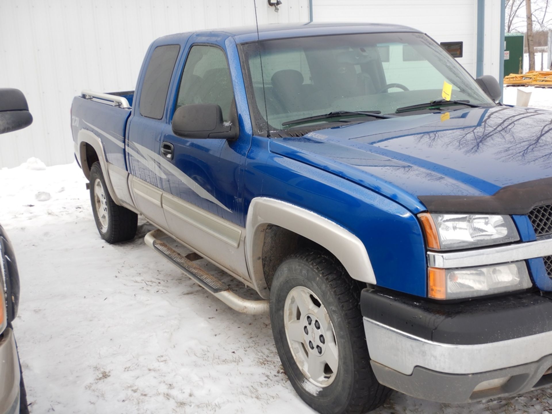 2004 CHEV Z71 OFF ROAD 4X4 EXT CAB PICKUP, GAS ENGINE, AT/SHORT BOX, 114,408 KM SHOWING S/N - Image 3 of 7